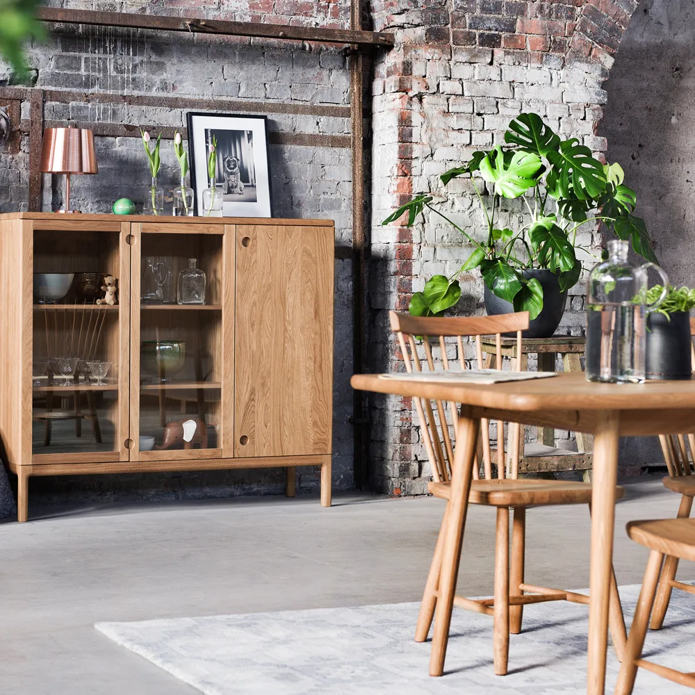 Prio wysoki kredens, dąb naturalny olej, drzwi szklane Stolab