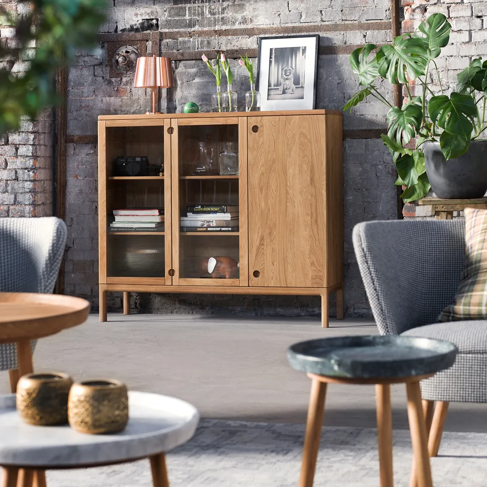 Prio wysoki kredens, dąb naturalny olej, drzwi szklane Stolab