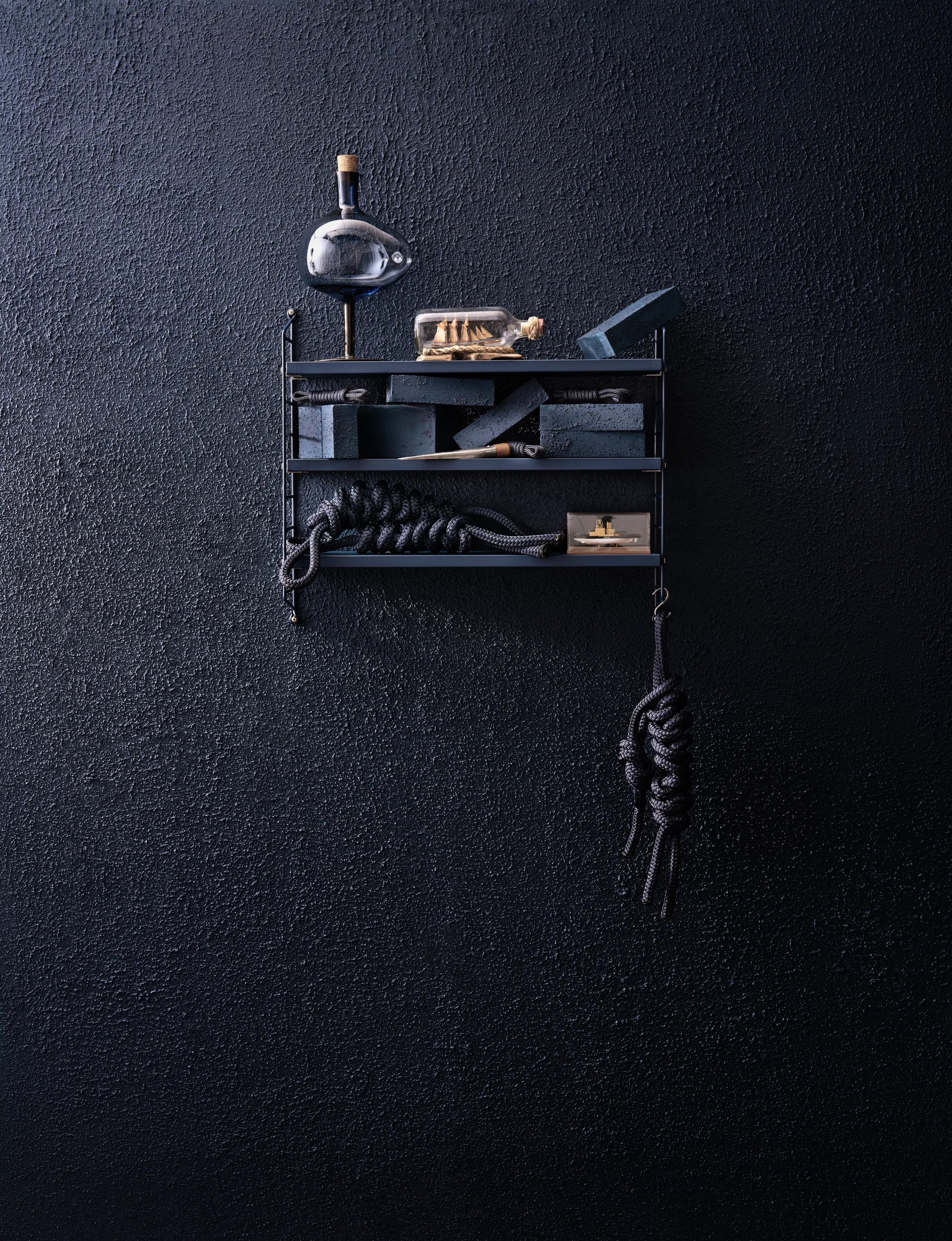 Półka ścienna String Pocket, Nybro niebieski String