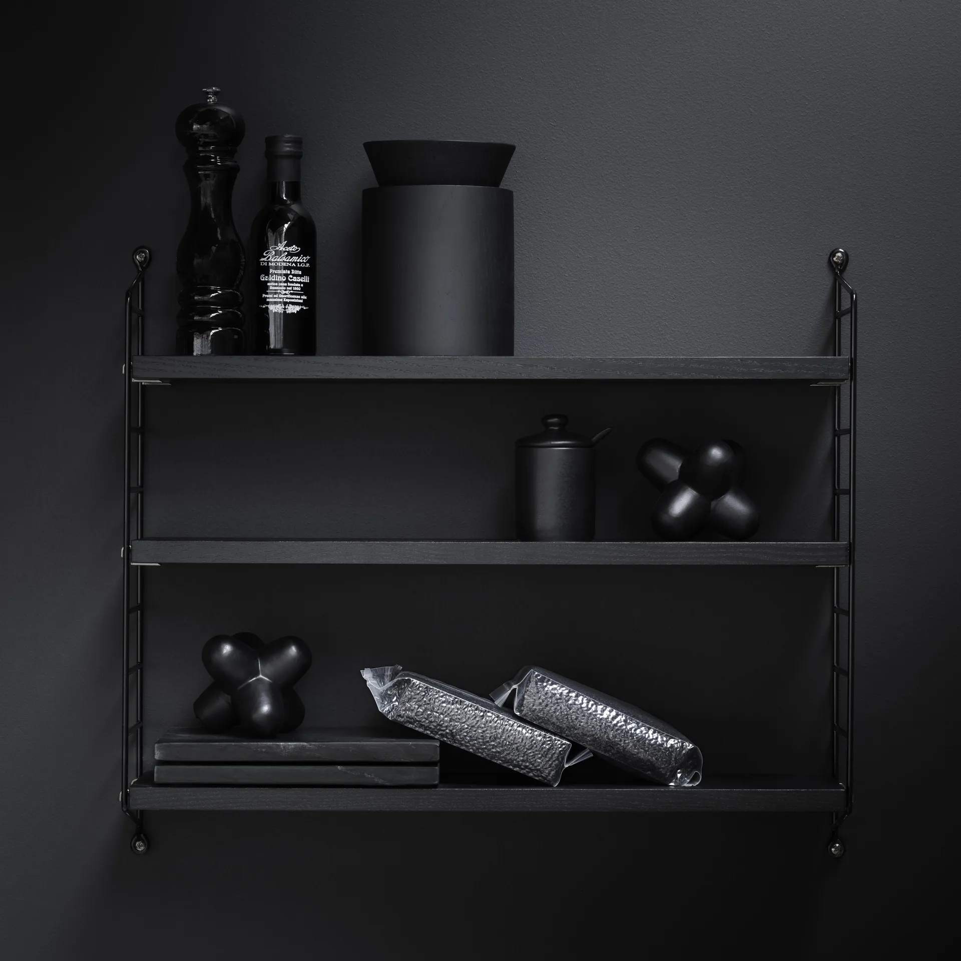 Półka String Pocket jesion barwiony na czarno, jesion barwiony na czarno String