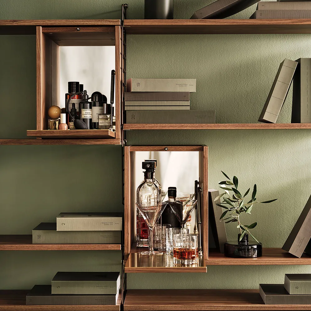 String barek, orzech włoski, wnętrze drzwi z nierdzewnej blachy, tylna część w lustrzanym szkle String