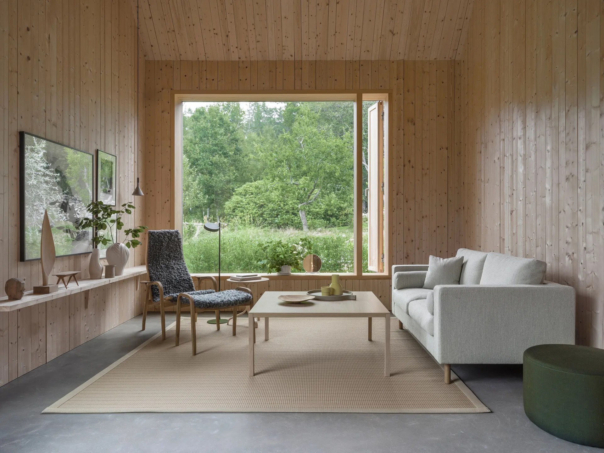 Fotel i podnóżek Lamino dąb olejowany/skóra jagnięca, Sahara (orzechowy brąz) Swedese