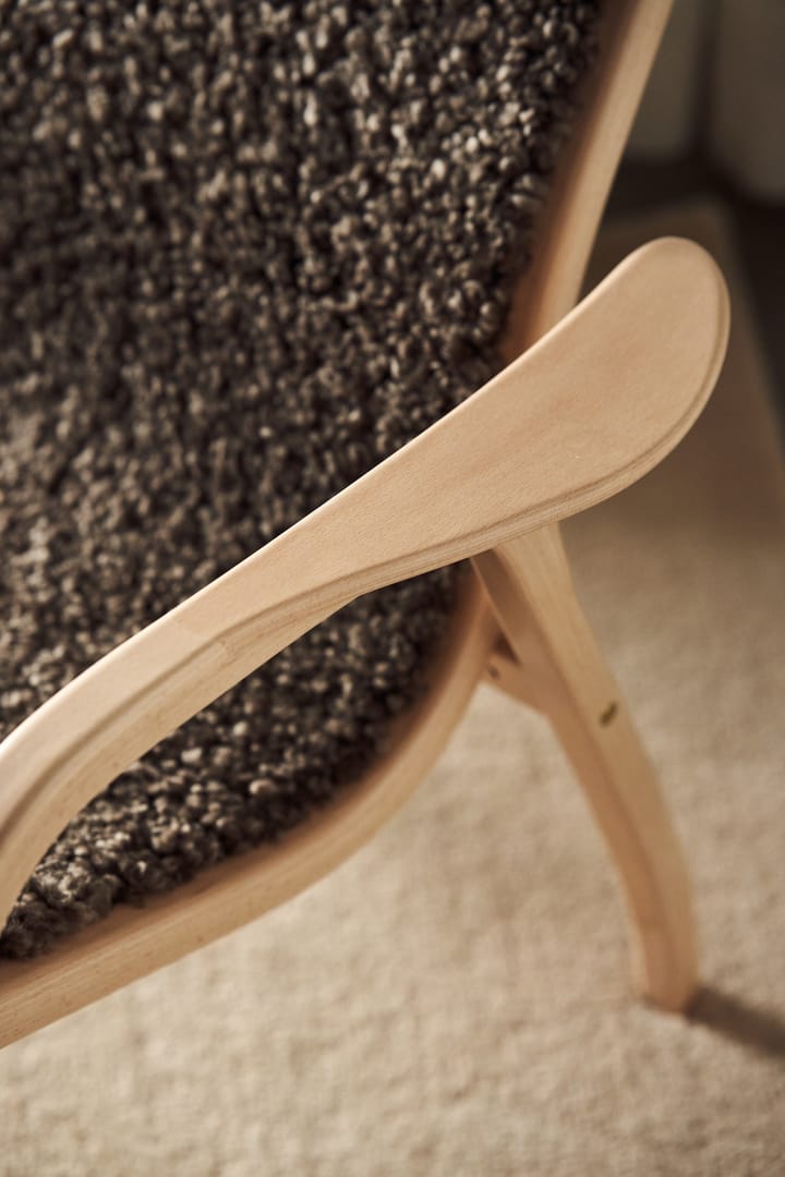 Fotel i podnóżek Lamino lakierowany buk/skóra jagnięca - Sahara (orzechowy brąz) - Swedese