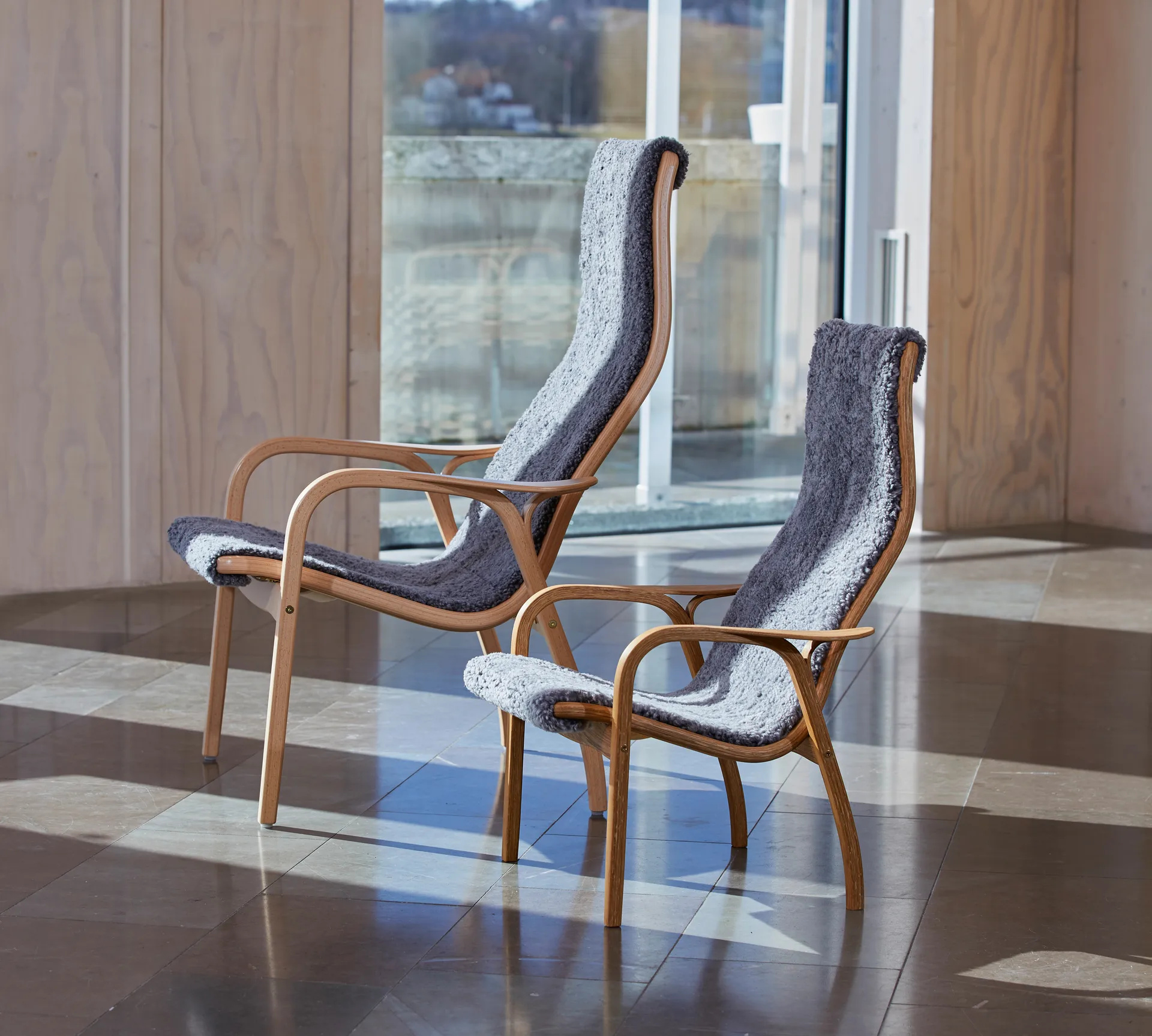 Fotel Lamino buk lakierowany/skóra owcza, Scandinavian Grey (szary) Swedese