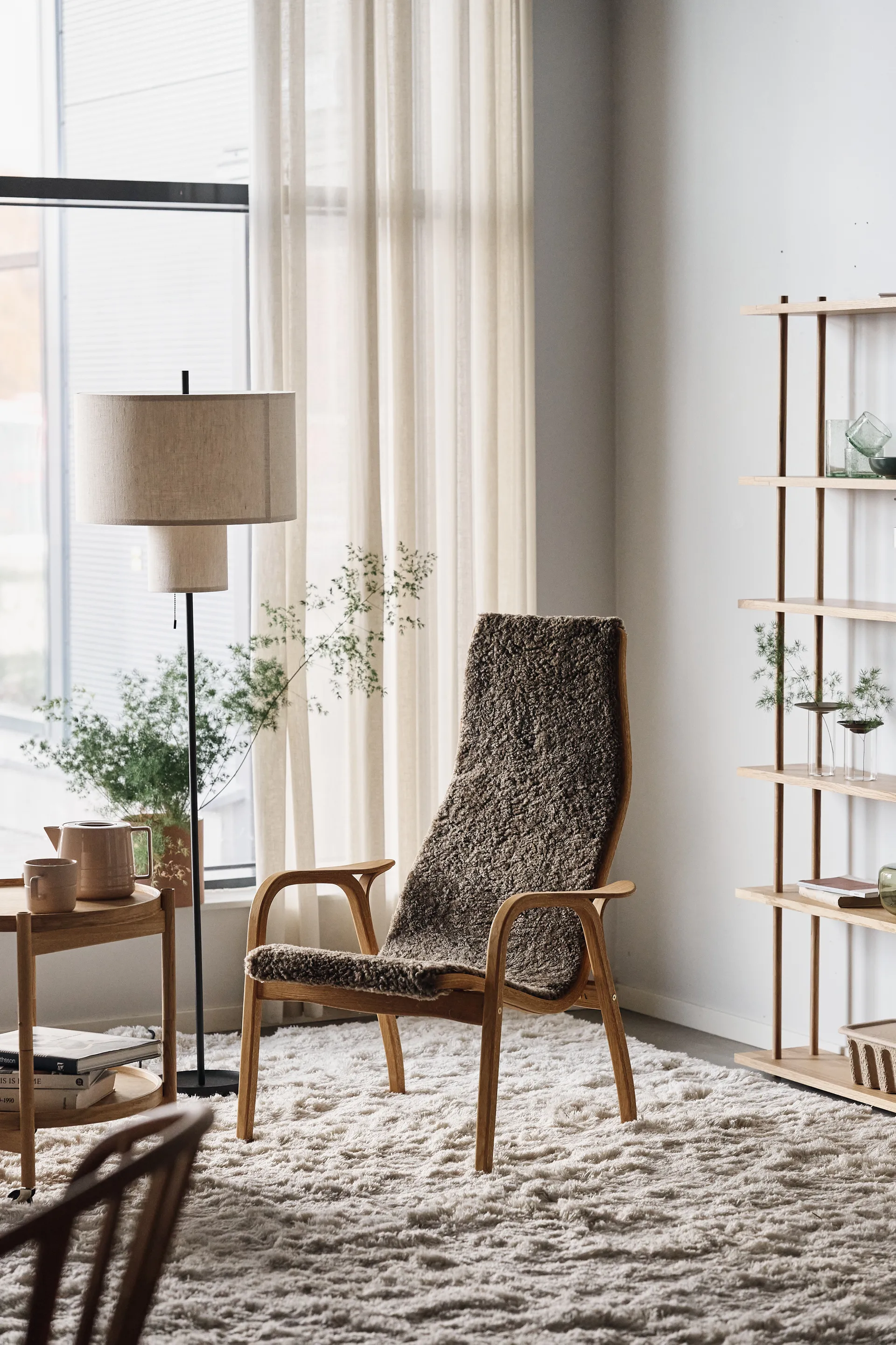 Fotel Lamino dąb olejowany/skóra owcza, Sahara (nugatowy brąz) Swedese