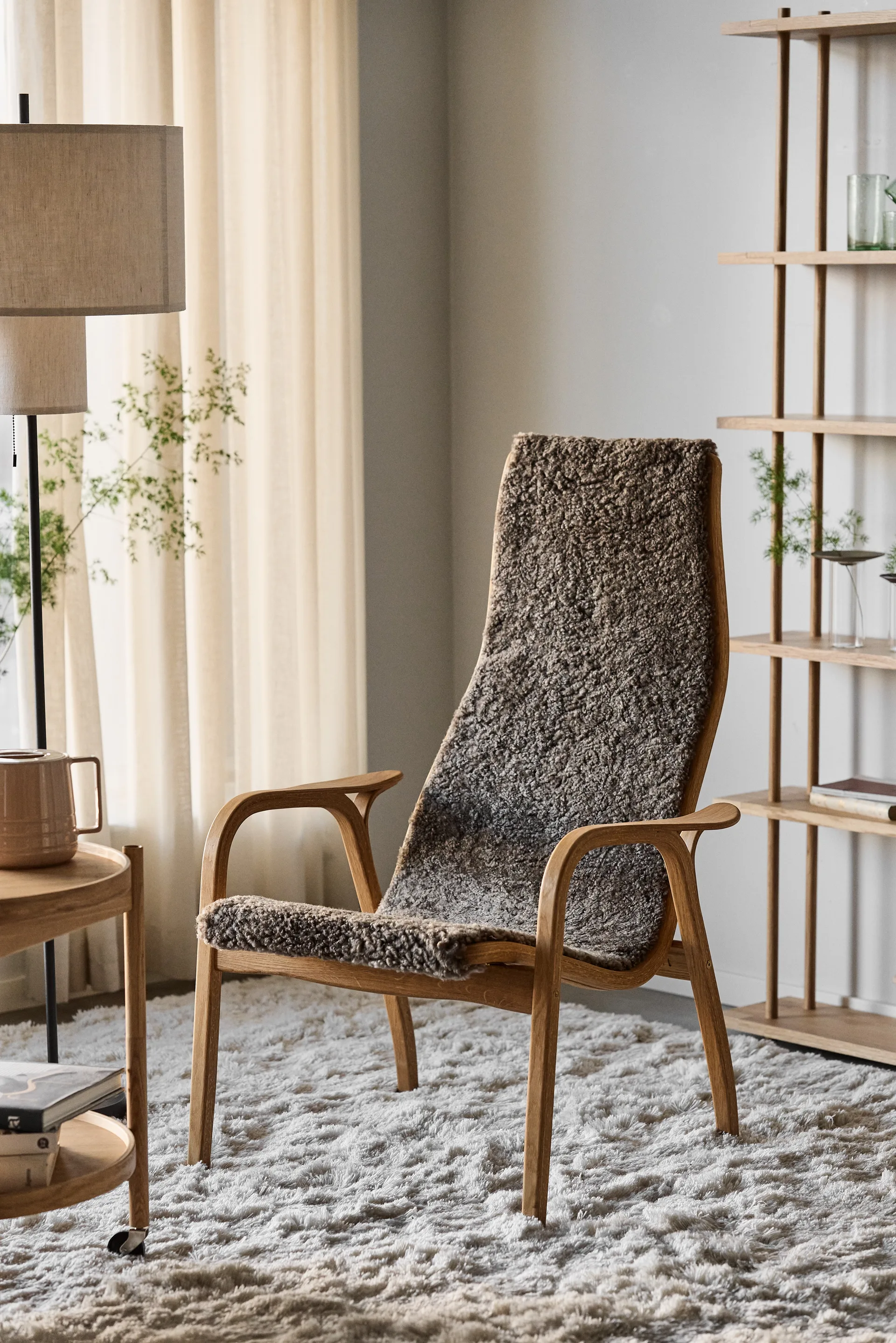 Fotel Lamino dąb olejowany/skóra owcza, Sahara (nugatowy brąz) Swedese