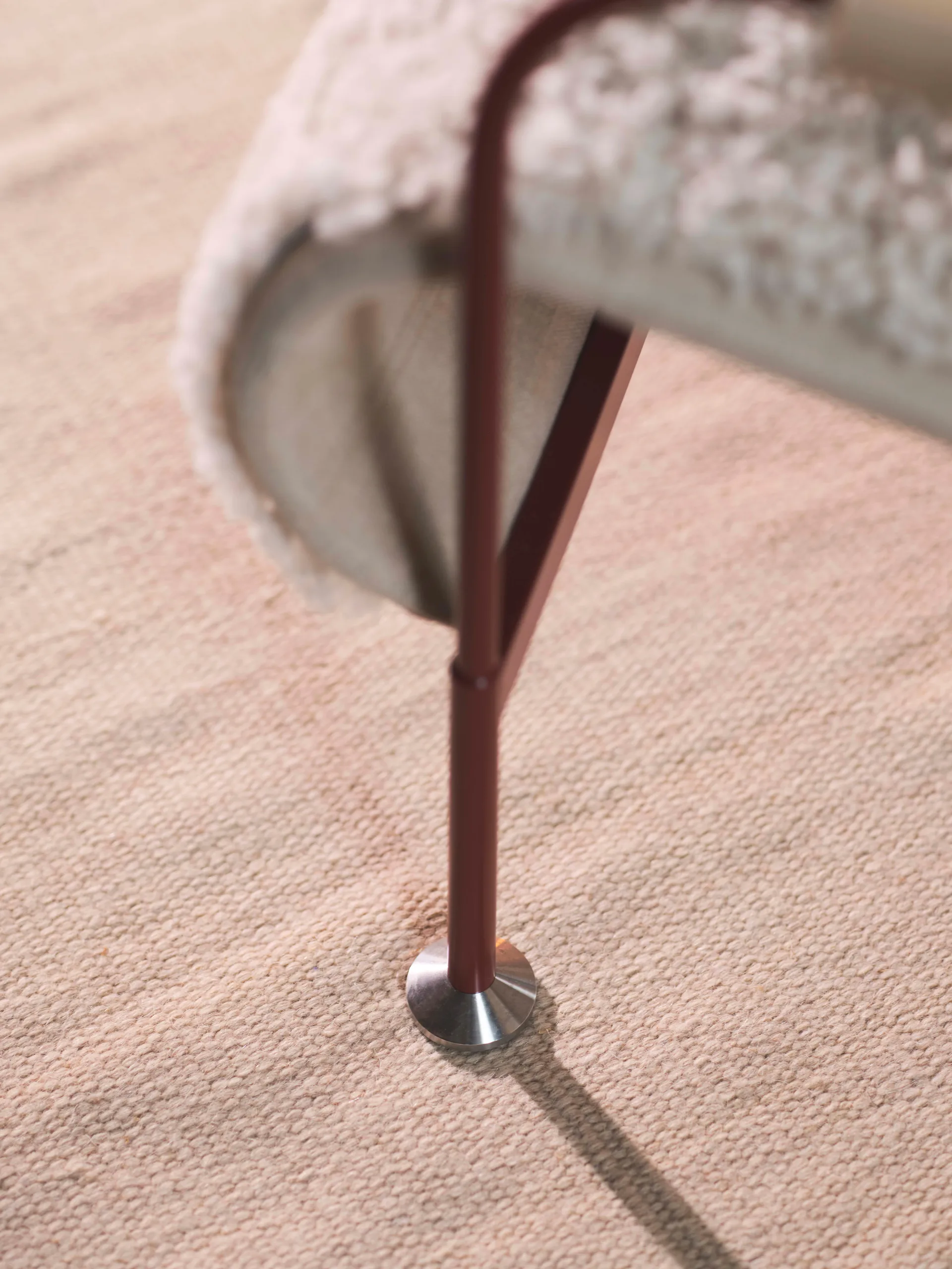 Fotel Serpentine, Futro owcze Moonlight-nutmeg Swedese