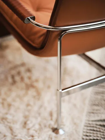 Fotel Serpentine - Skóra Elmo Soft Ciemnobrązowy–Tärnsjö Tobacco - Swedese