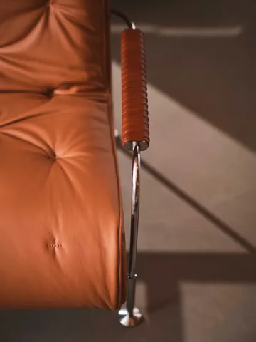 Fotel Serpentine - Skóra Elmo Soft Jasnobrązowy-chrom-Tärnsjö Cognac - Swedese