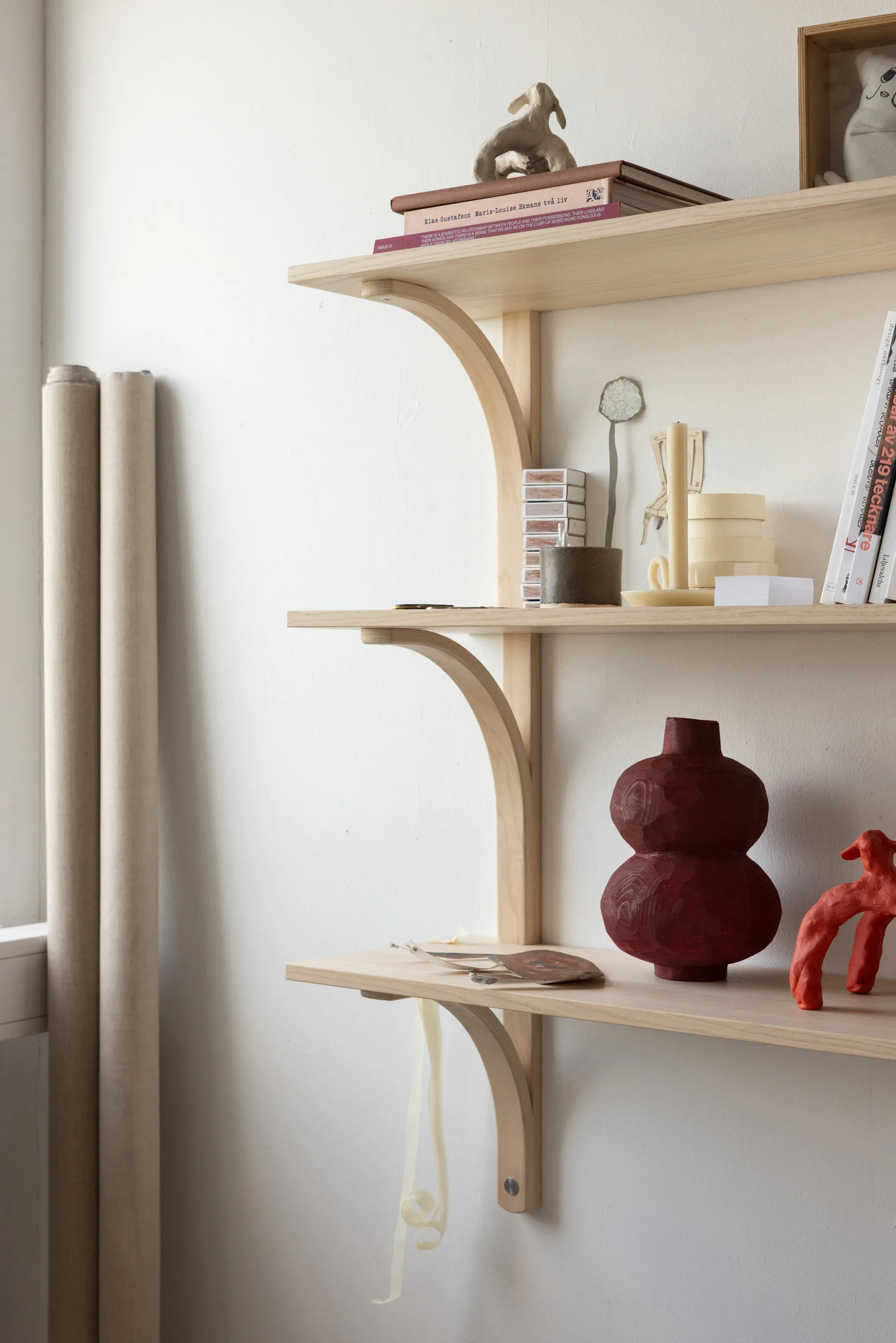 Półka Levi, Czarny jesion-stal nierdzewna, 2 półki, 90 cm Swedese