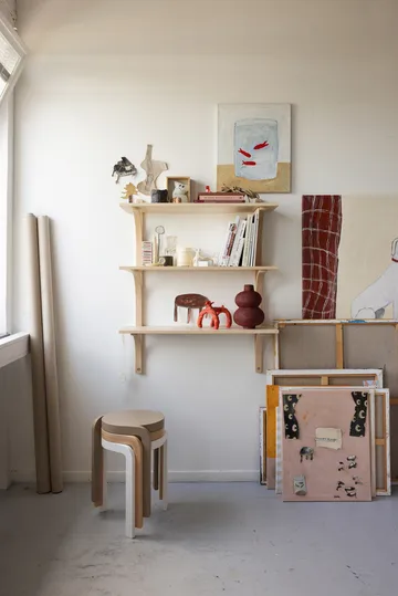 Półka Levi - Ilke niebieski–mosiądz, 2 półki, 90 cm - Swedese