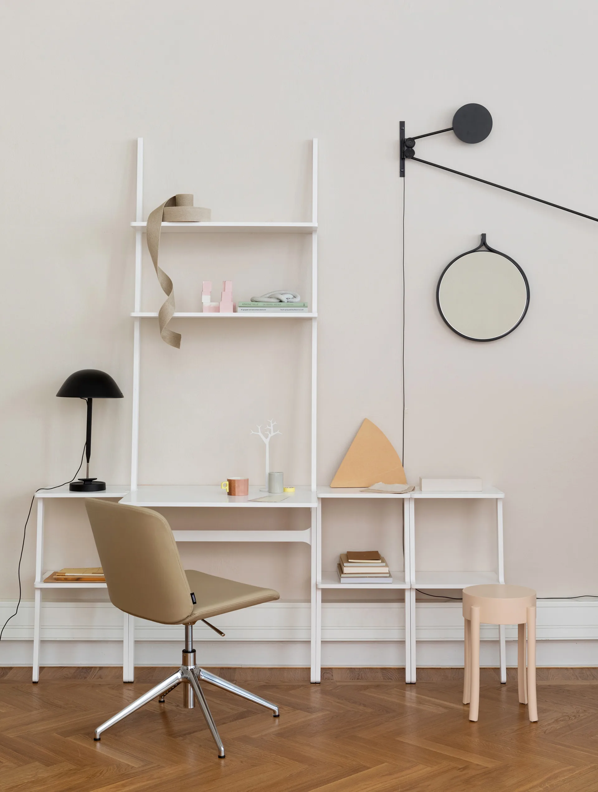 Półka Libri 2 półki, Gałka muszkatołowa lakierowana na drewno jesionowe Swedese