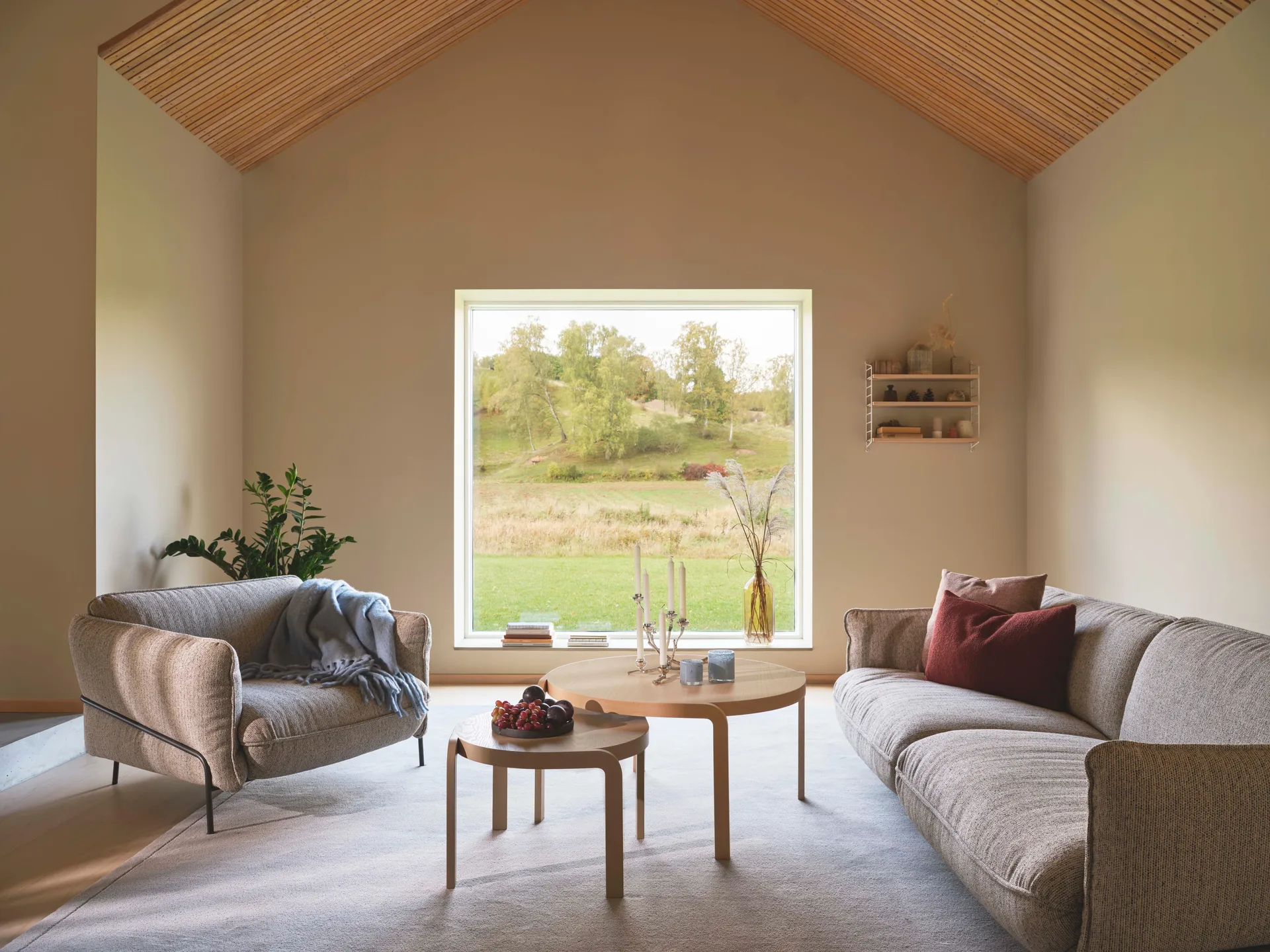 Sofa Continental, Wave Champagne-stal lakierowana na czarno Swedese