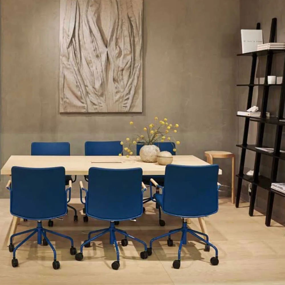 Stella podnoszenie/opuszcz krzesło biurkowe, Skórzany elmosoft 99999 czarny-chrom Swedese