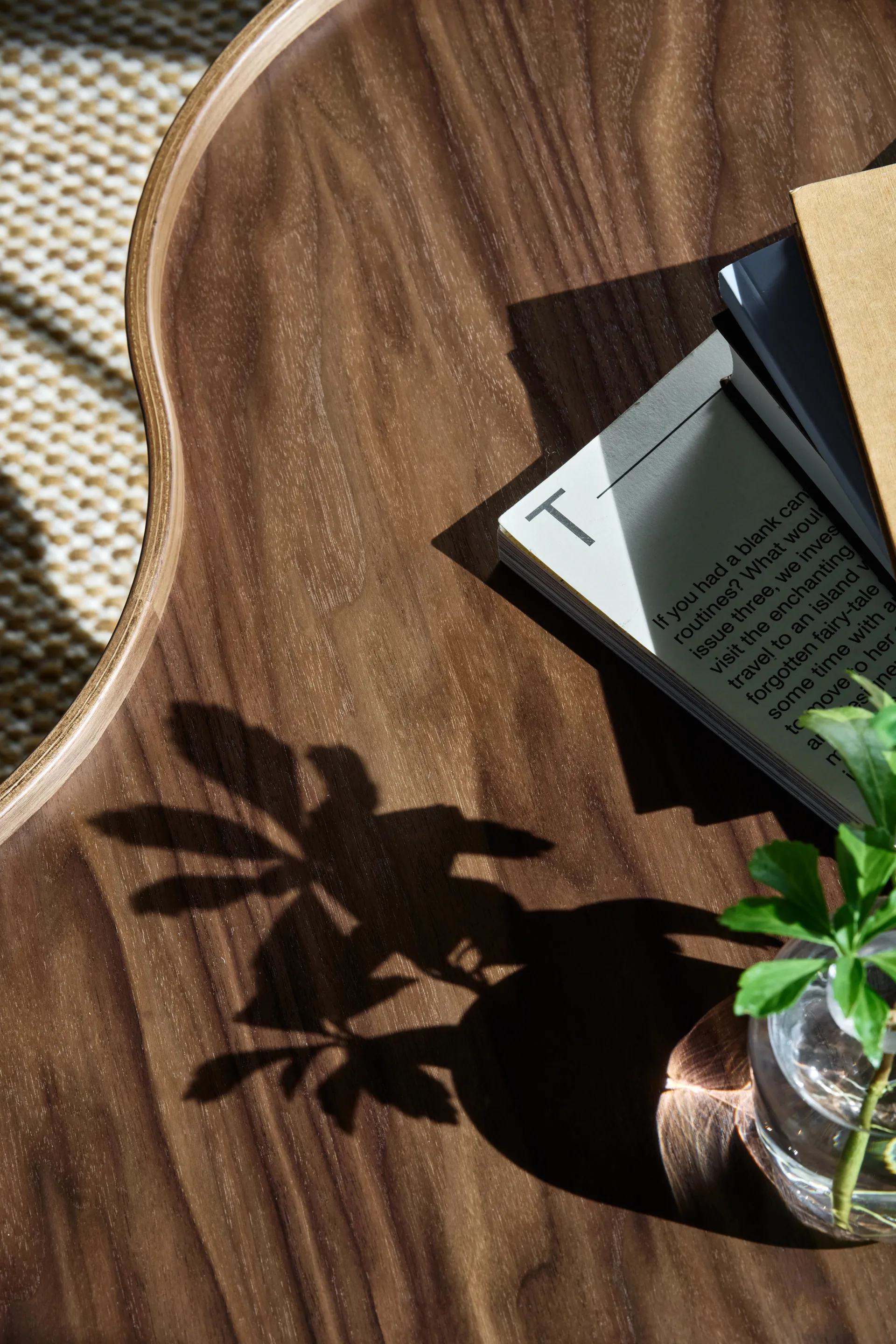 Stół Flower Mono, edycja specjalna, 107x114 cm, H39 cm - lakierowany orzech - chromowana stal Swedese