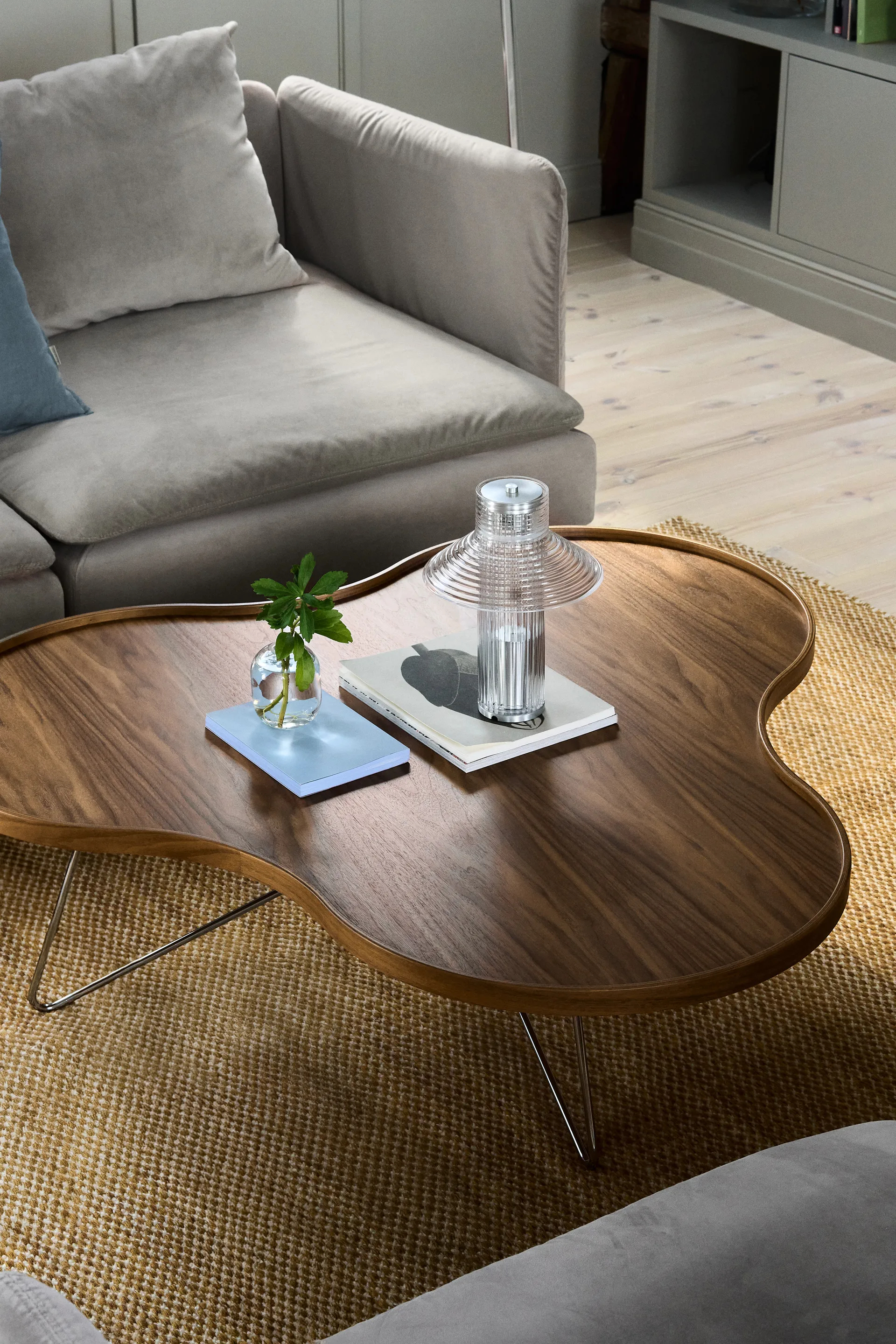 Stół Flower Mono, edycja specjalna, 107x114 cm, H39 cm - lakierowany orzech - chromowana stal Swedese