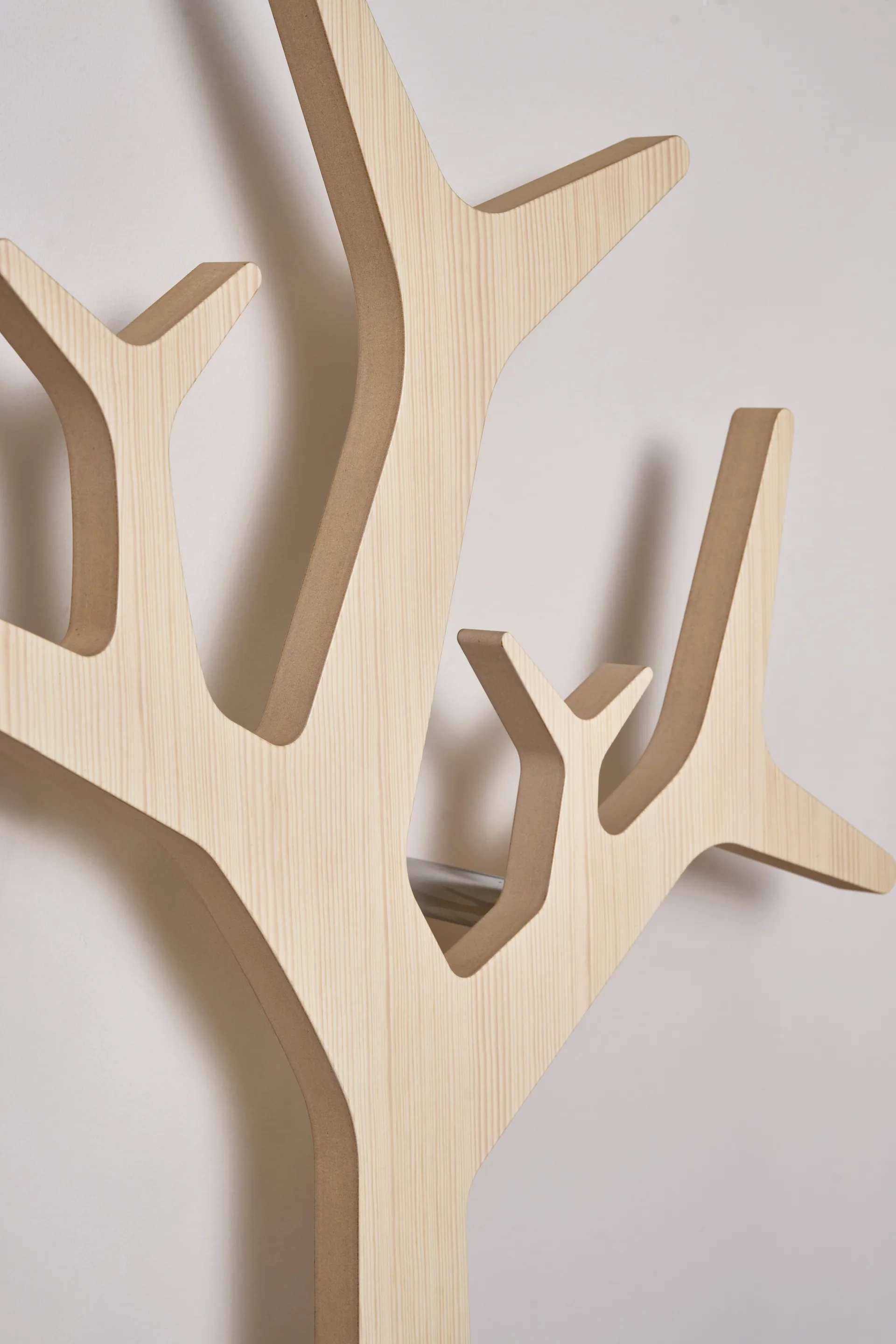 Wieszak ścienny na ubrania Tree Wall Special Edition 194 cm, Sosna bielona Swedese