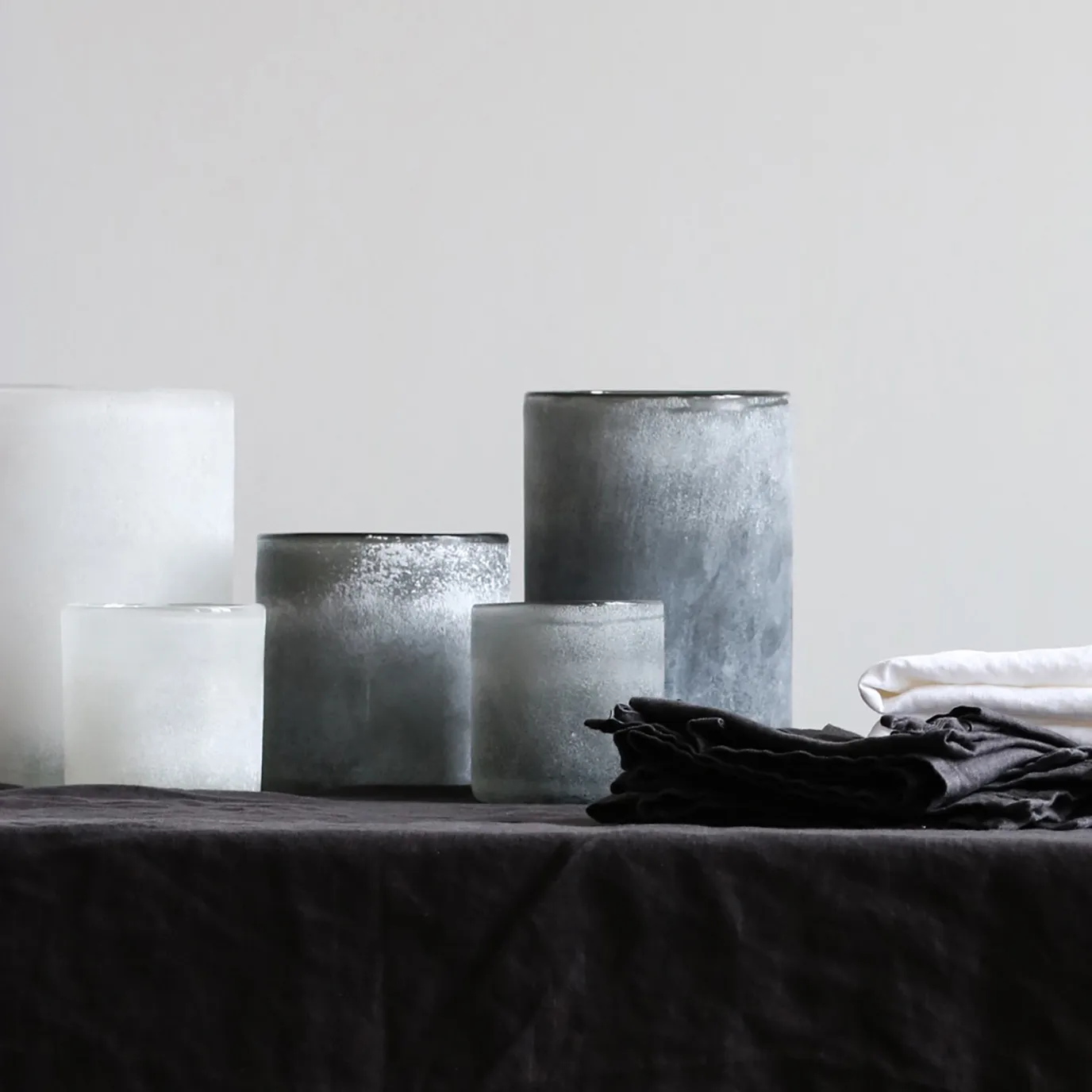 Frost - Lampion na świecę M, Szary Tell Me More