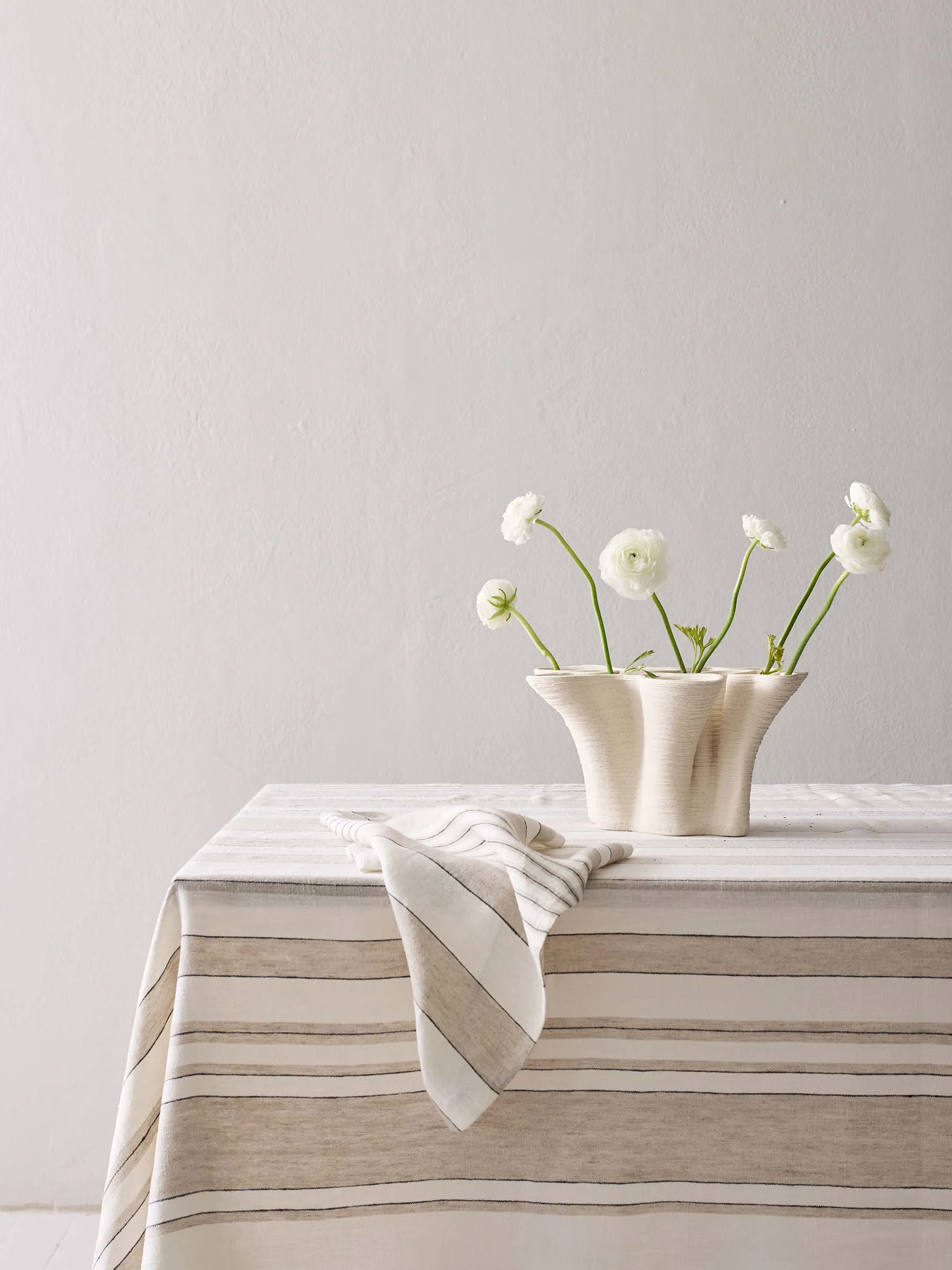 Obrus Noah, Beige stripe, 145x330 cm Tell Me More