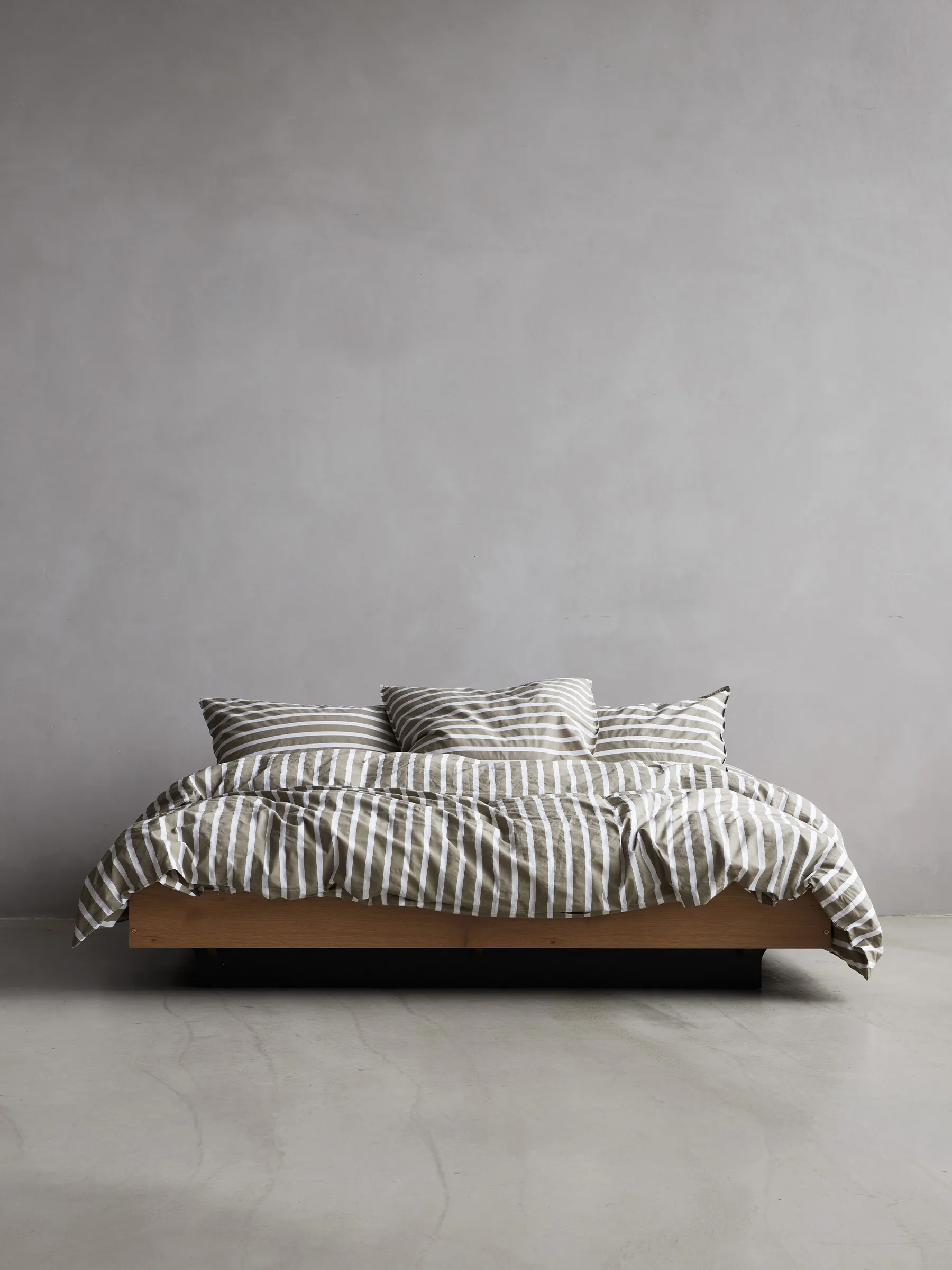 Pościel bawełniana w paski Tell Me More
, Olive, 150x200 cm Tell Me More