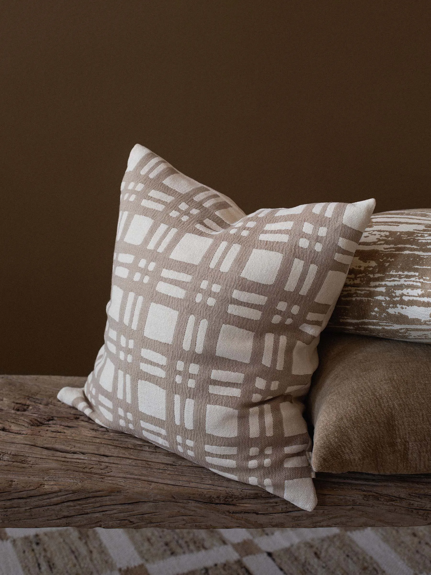 Poszewka na poduszkę Camille 50x50 cm, Beżowy Tell Me More