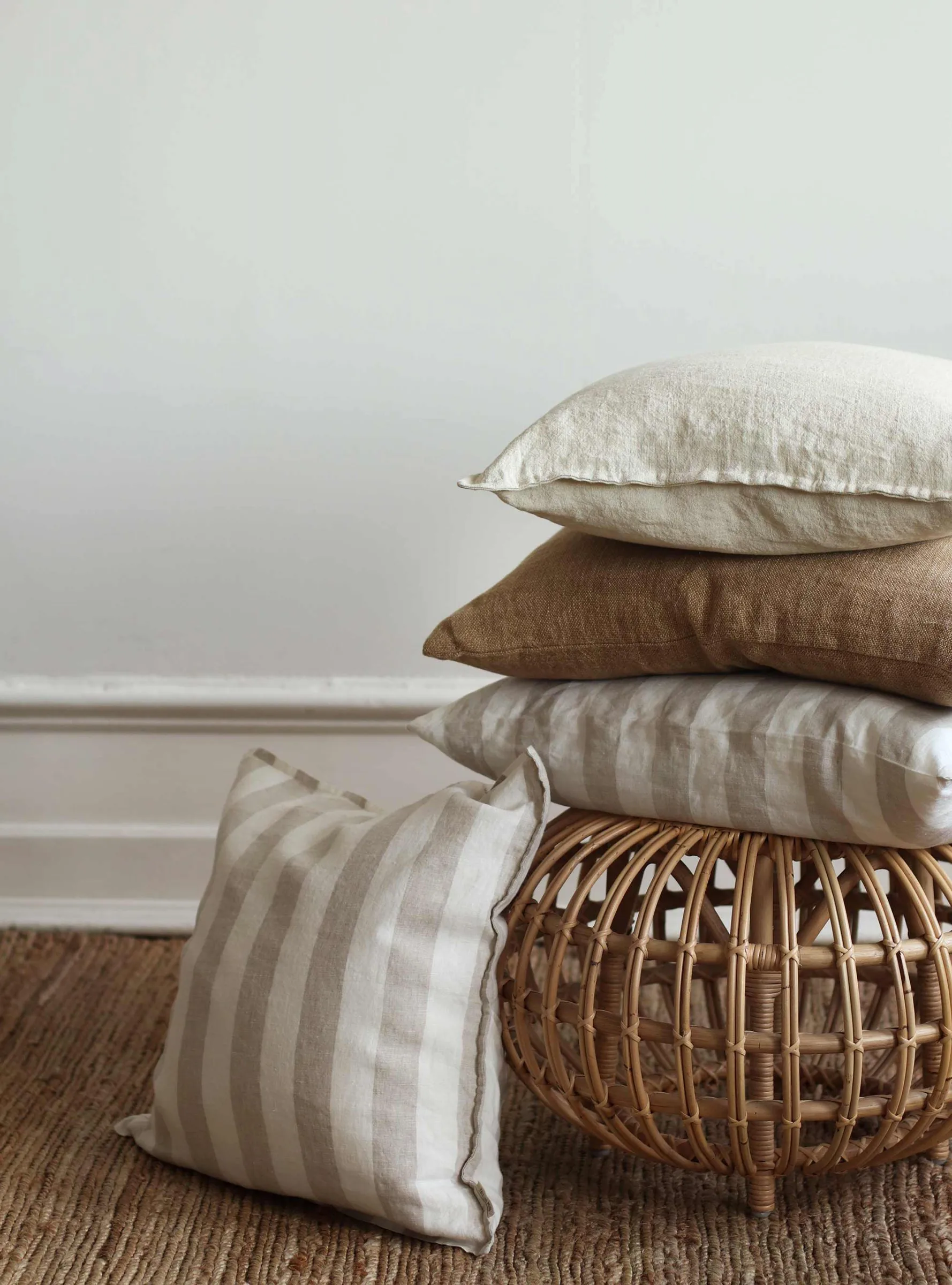 Poszewka na poduszkę Holte 60x60 cm, Piaskowy Tell Me More