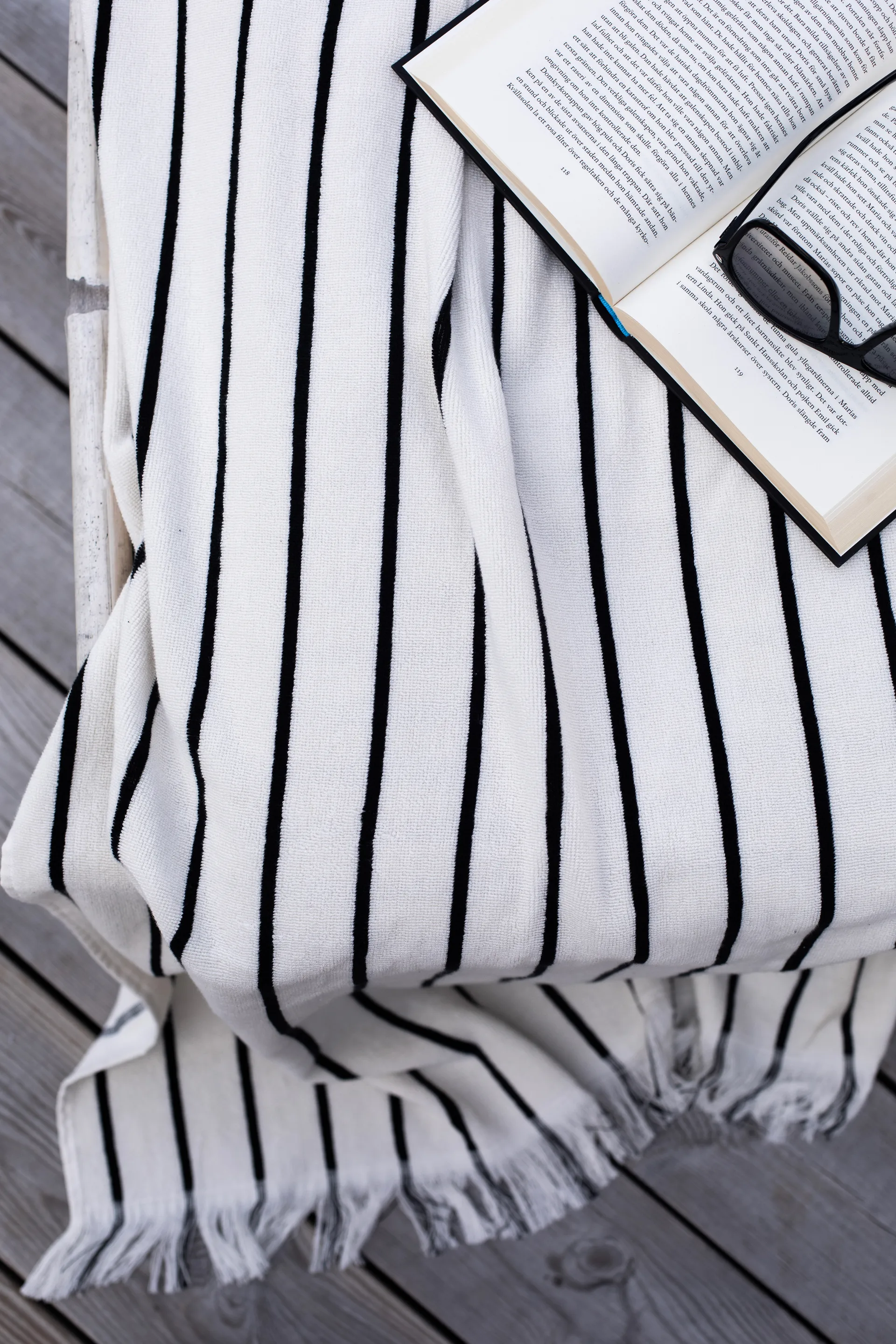 Ręcznik kąpielowy Juno 100x180 cm, Czarny Tell Me More