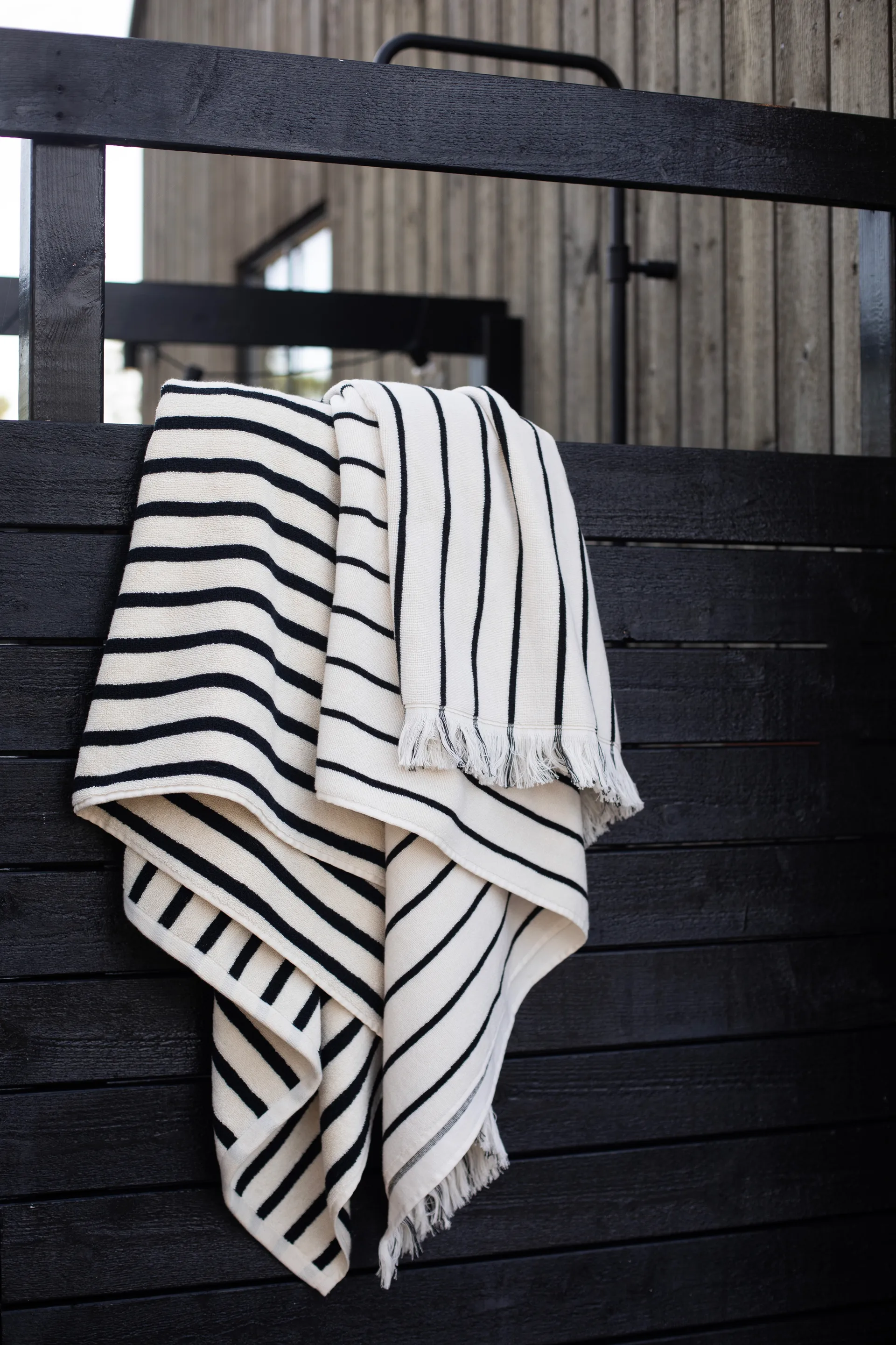 Ręcznik kąpielowy Juno 100x180 cm, Czarny Tell Me More