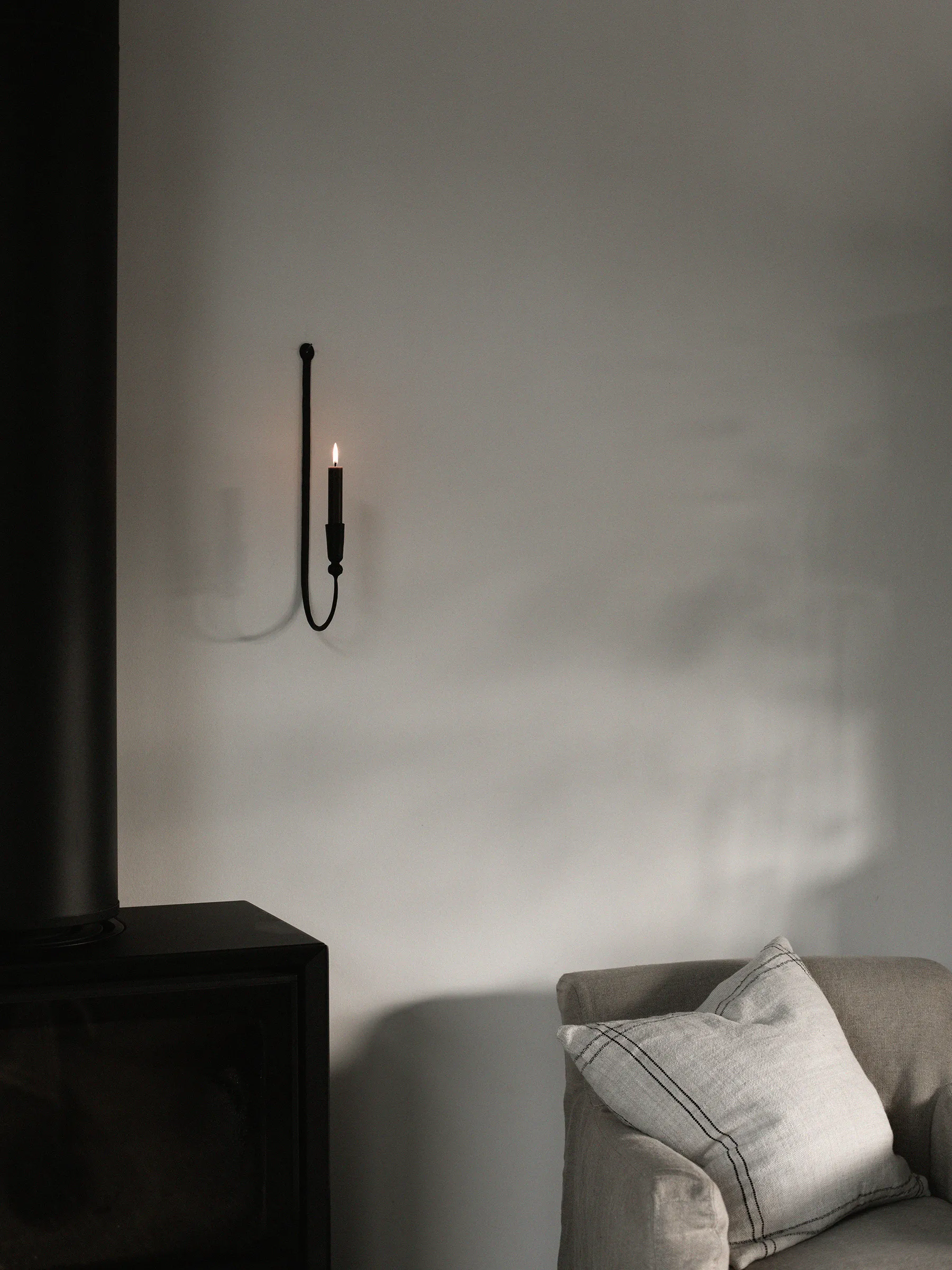 Świecznik ścienny Boule , Czarny Tell Me More