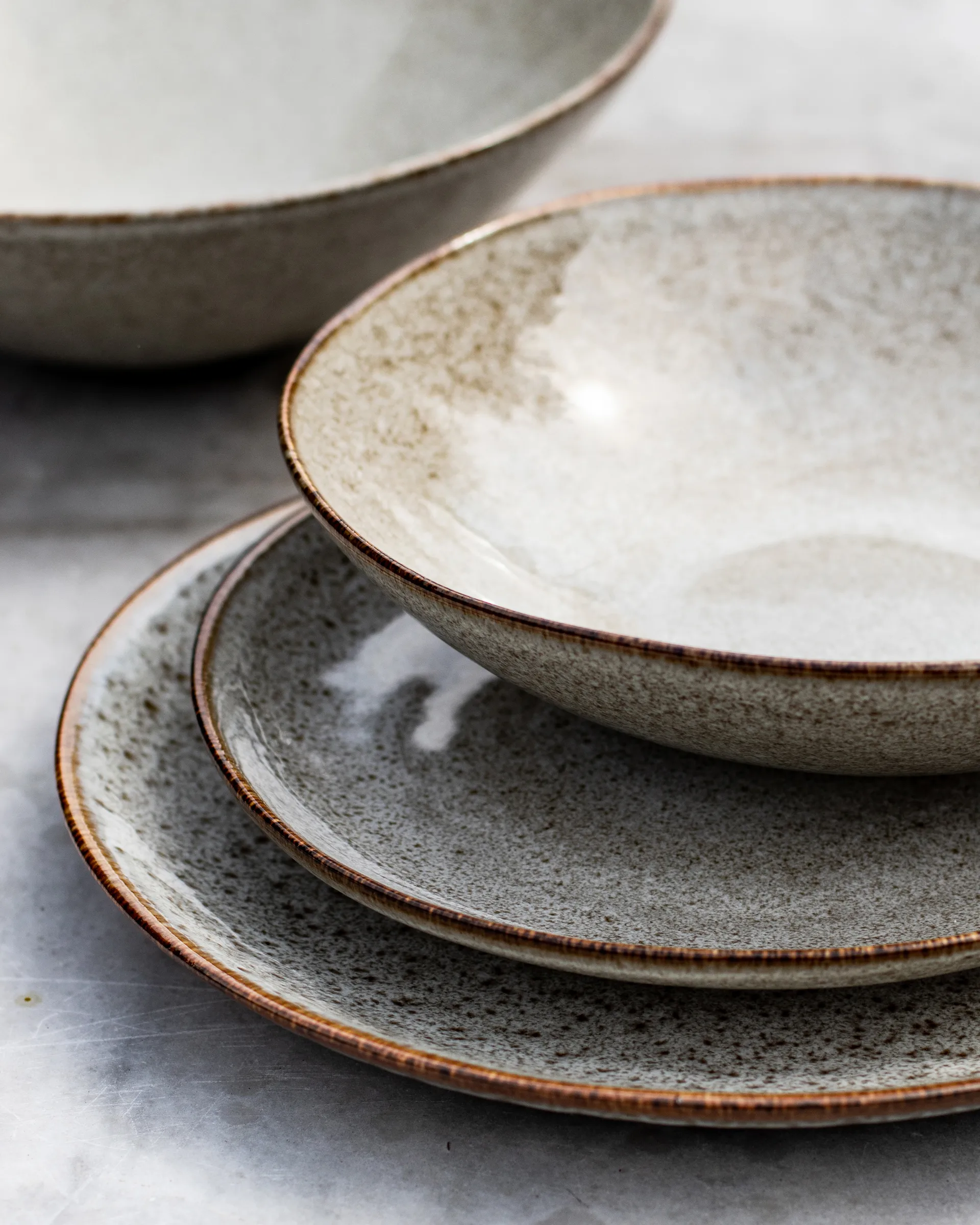 Talerz sałatkowy Taranto Ø21,5 cm, Piaskowy Tell Me More