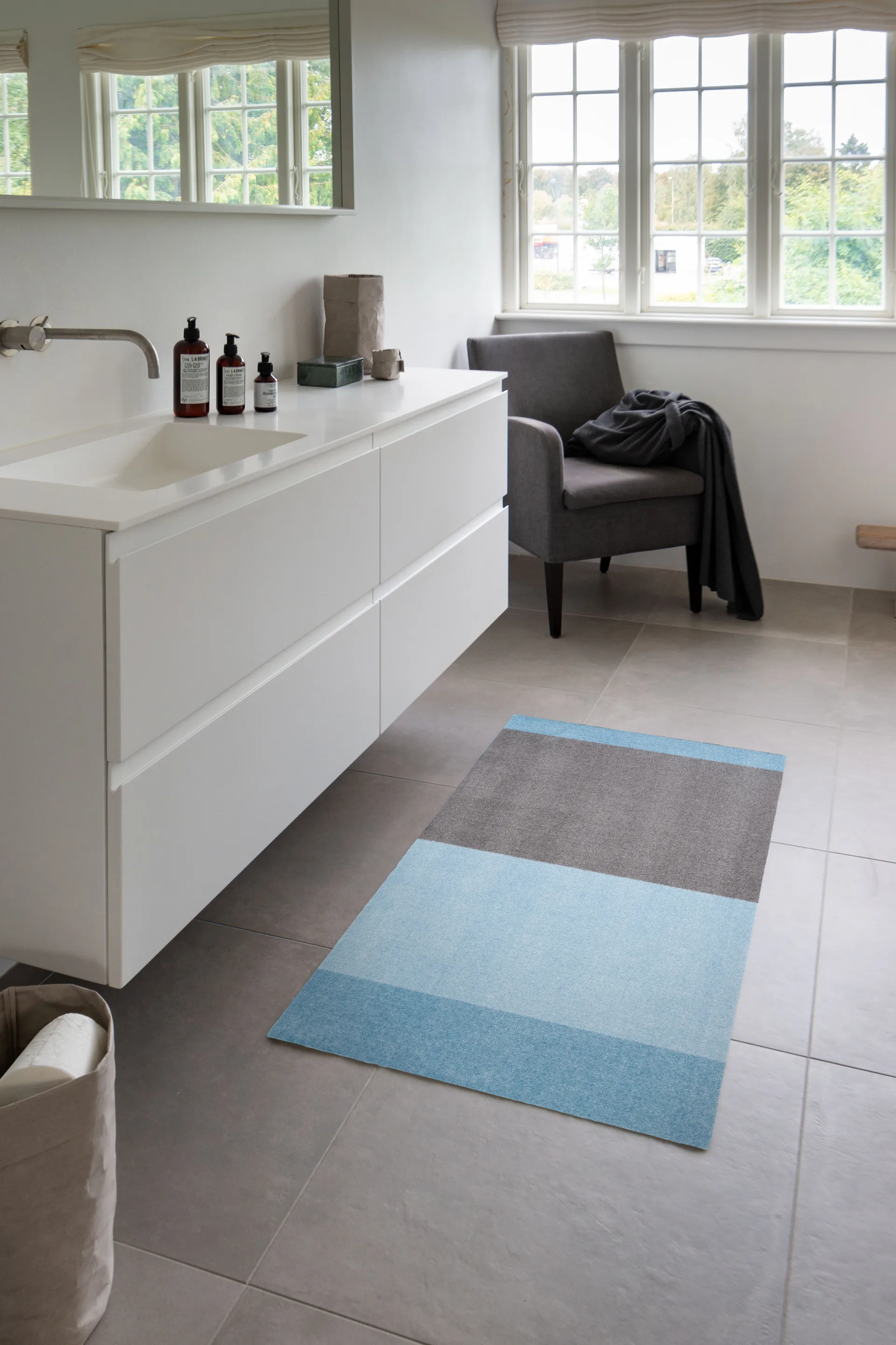 Chodnik Stripes pasy poziome, Blue-steel grey, 67x120 cm tica copenhagen