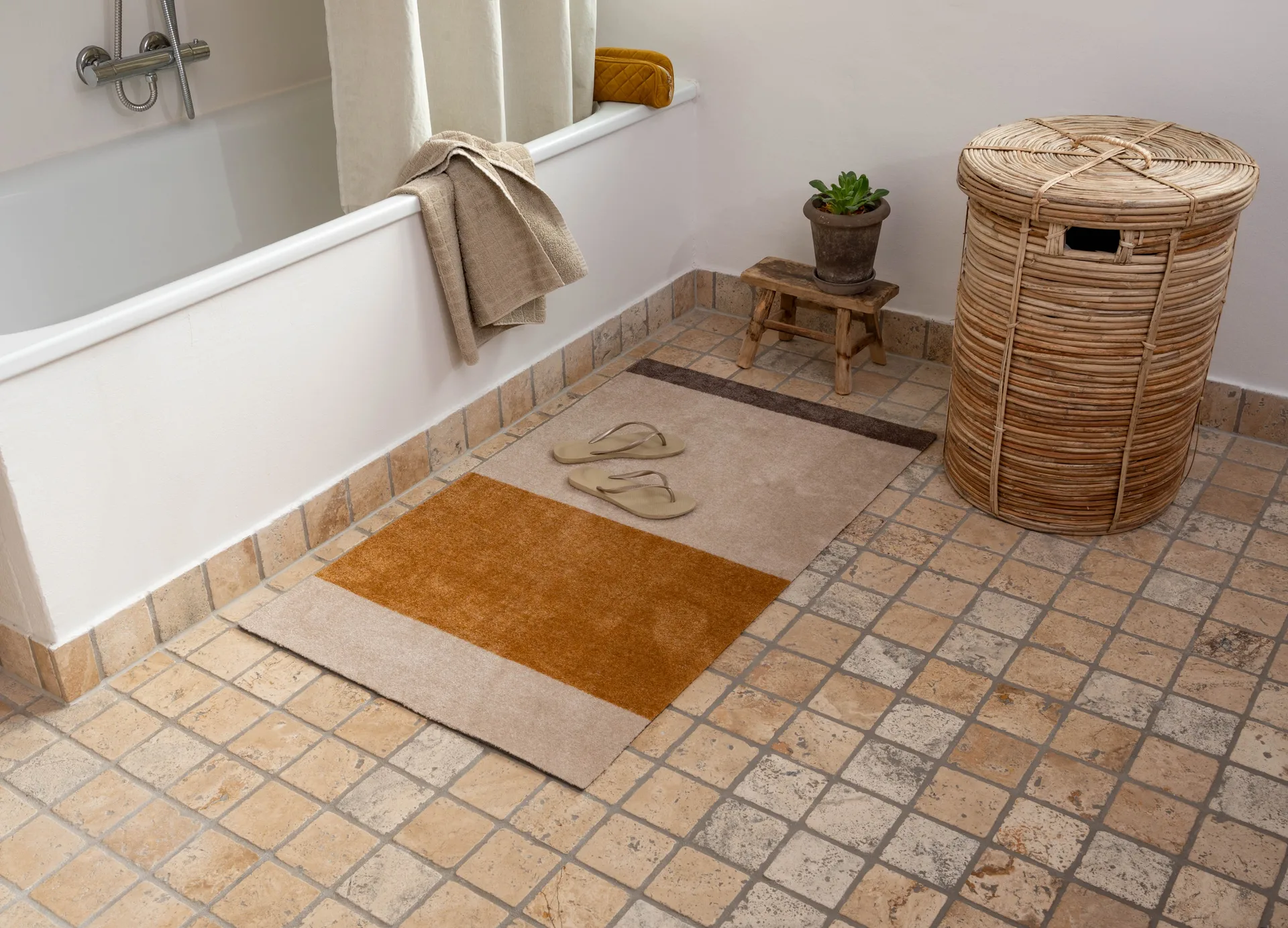 Chodnik Stripes pasy poziome, Ivory-dijon-brown, 67x120 cm tica copenhagen