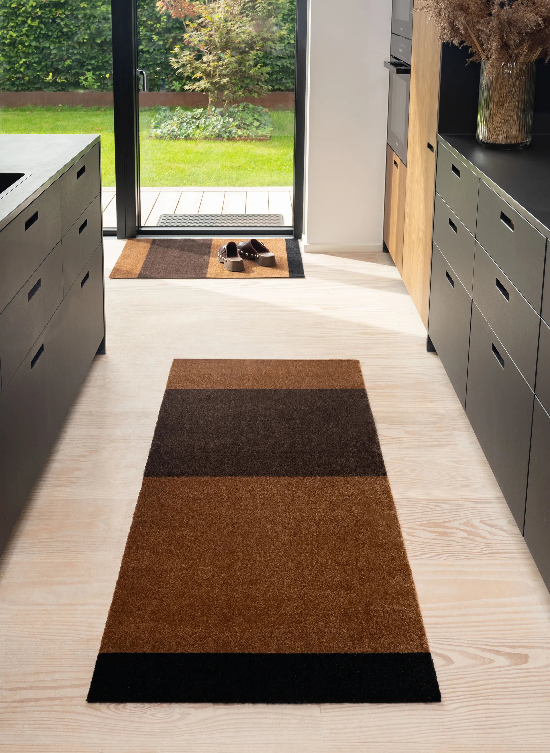 Wycieraczka Stripes pasy poziome, Cognac-dark brown-black, 60x90 cm tica copenhagen