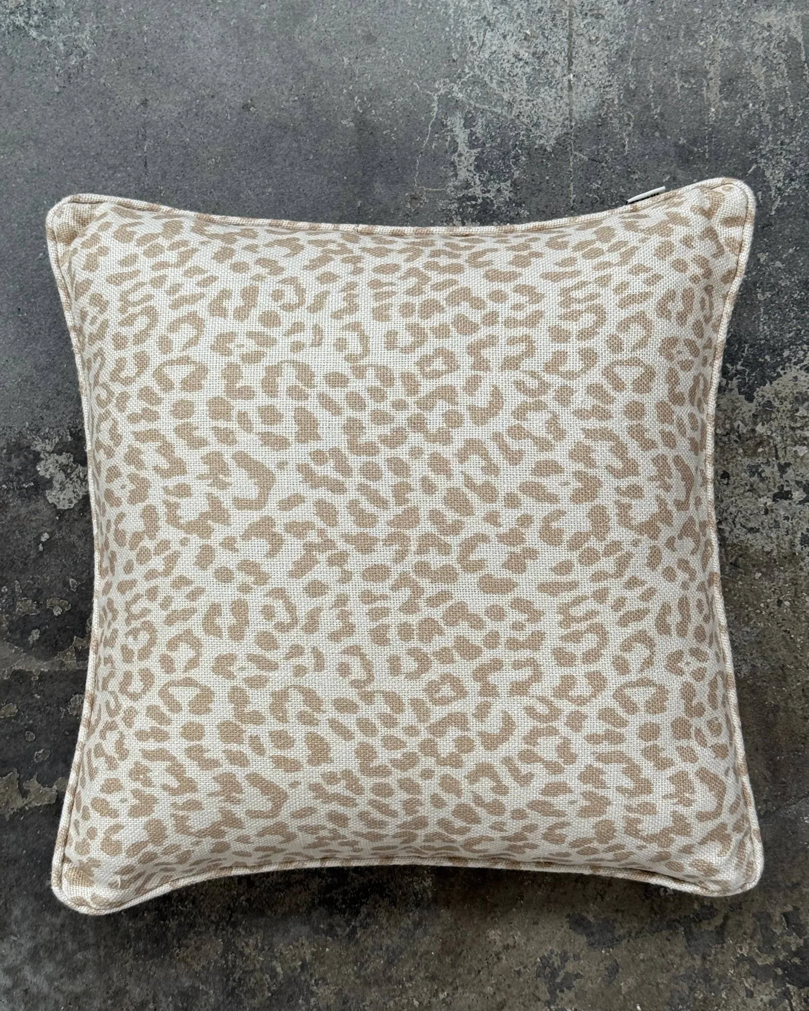 Poduszka dekoracyjna Norell, Leopard beige-off white, 50x50 cm Tinted