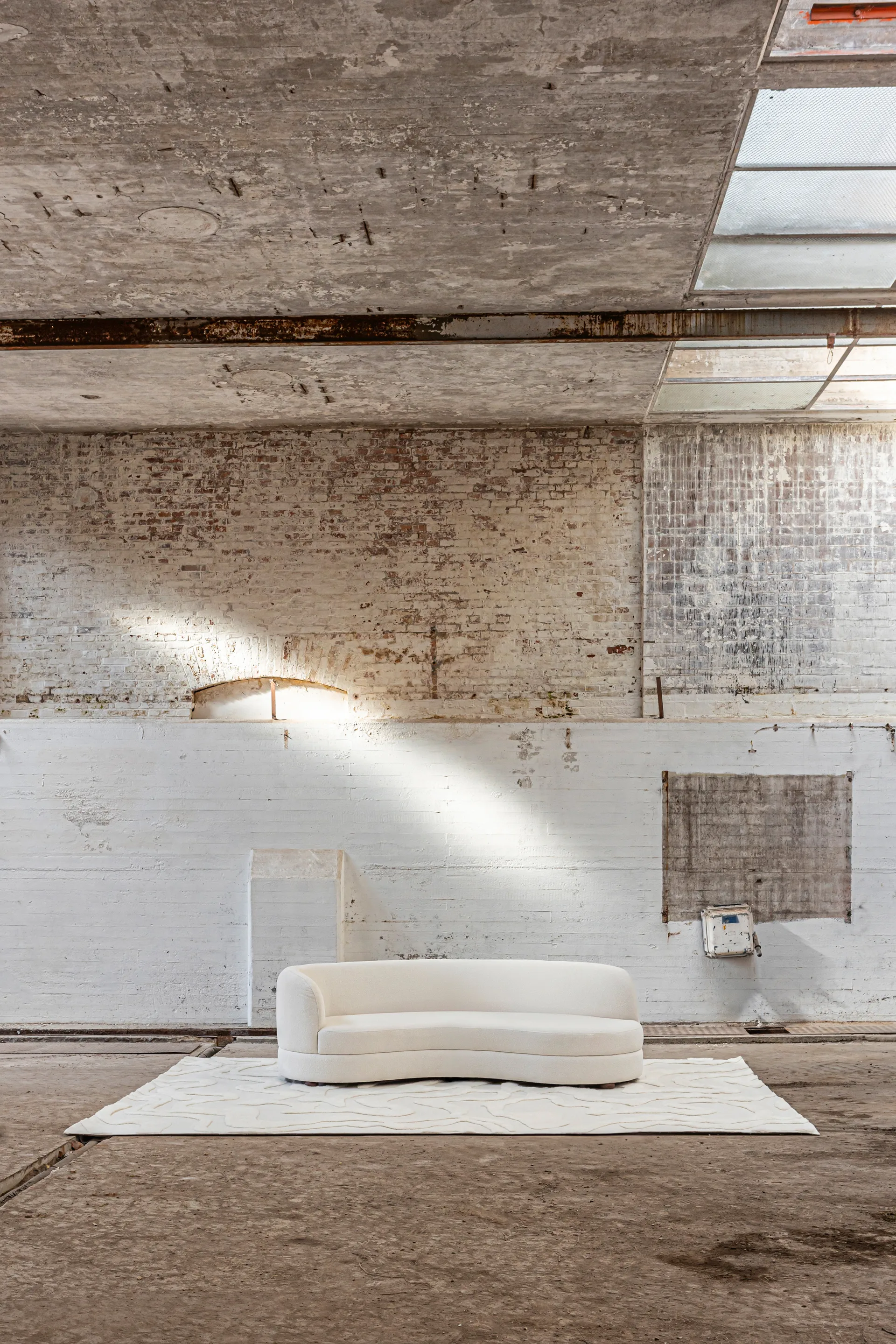 Sofa Delon, Bouclé off-white Tinted