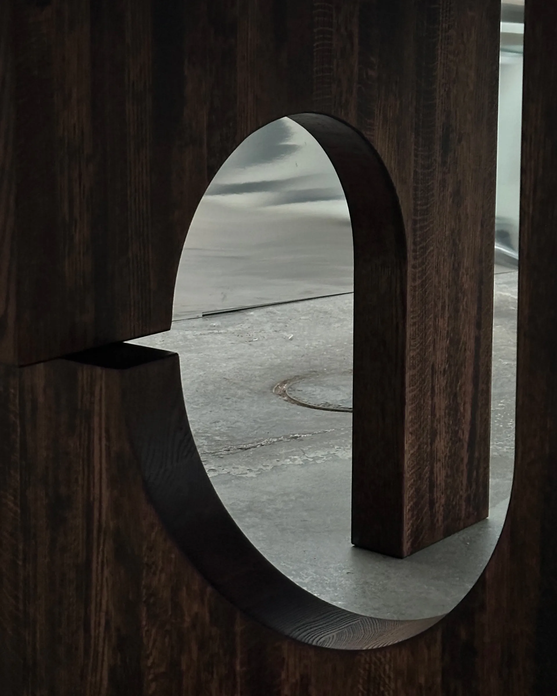 Stół Sanders Ø160 cm, Ciemnobarwiony orzech
 Tinted