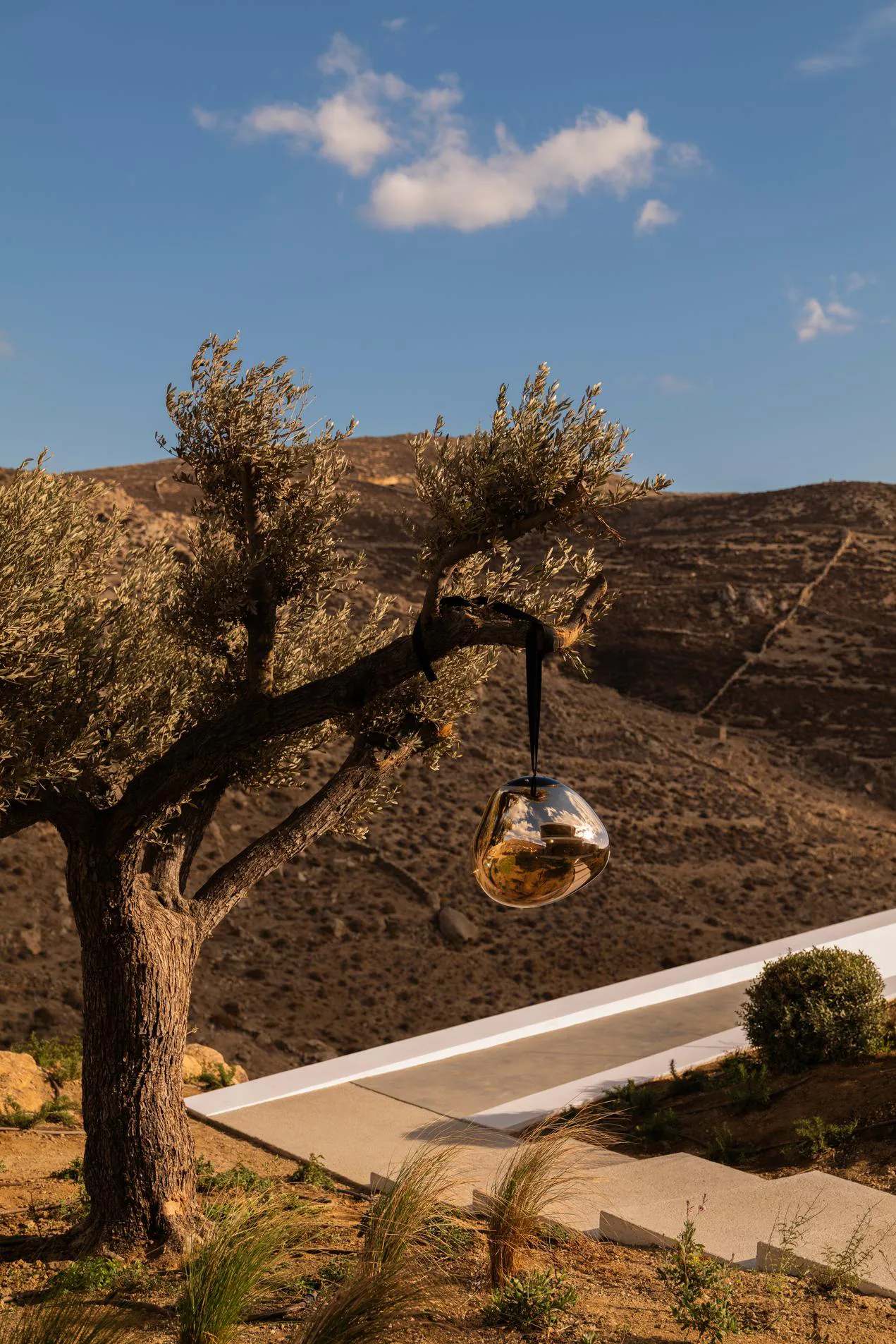 Duża lampa podłogowa przenośna Melt LED, Złoty Tom Dixon