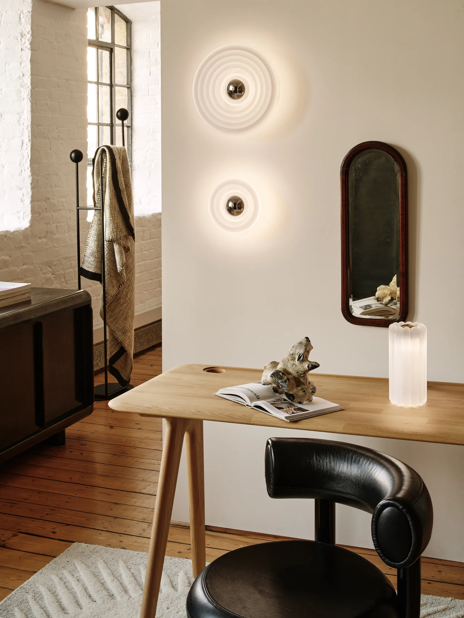 Duża lampa ścienna Press Surface LED 35 cm, Frosted Tom Dixon