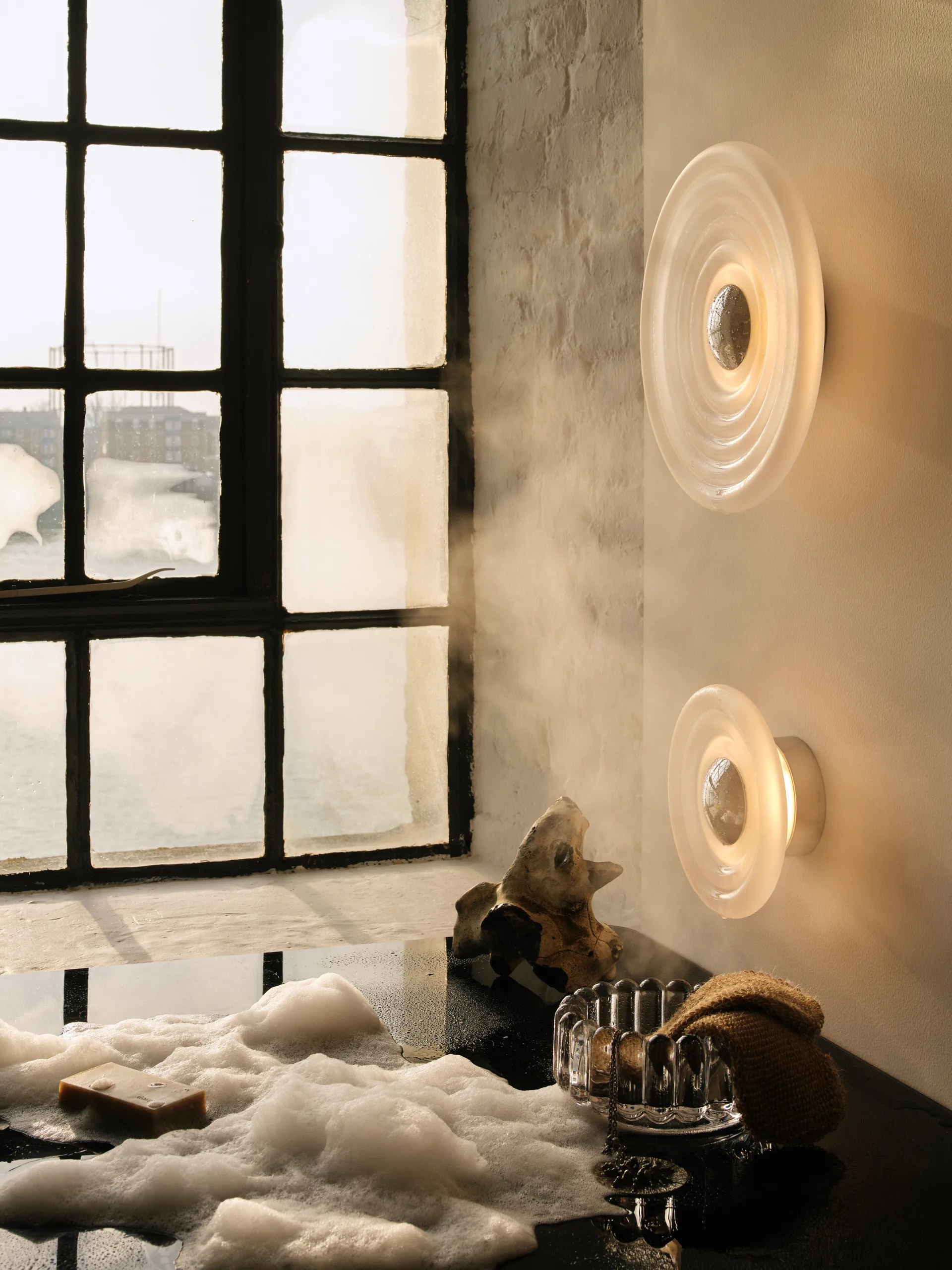 Duża lampa ścienna Press Surface LED 35 cm, Frosted Tom Dixon