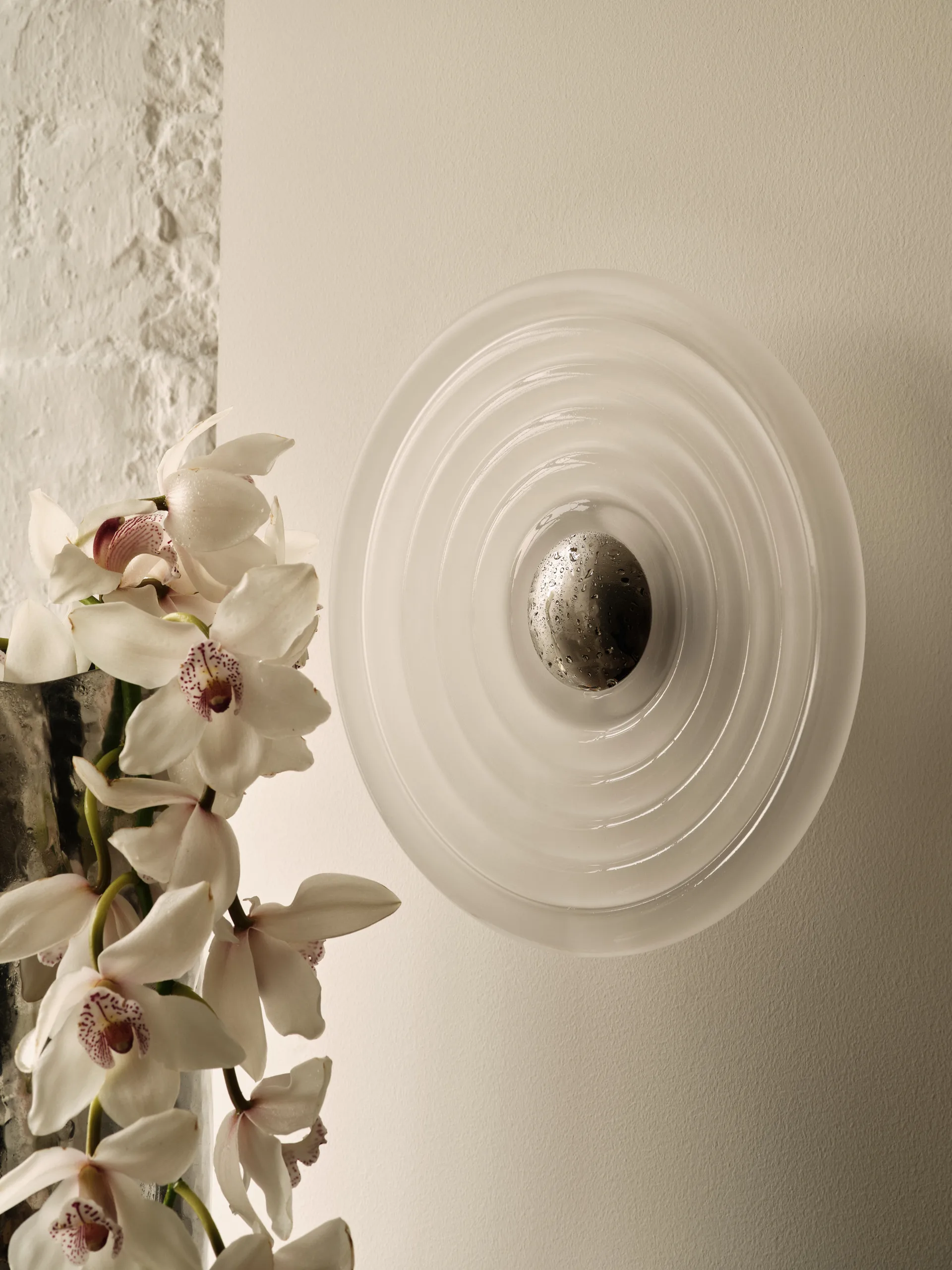 Duża lampa ścienna Press Surface LED 35 cm, Frosted Tom Dixon