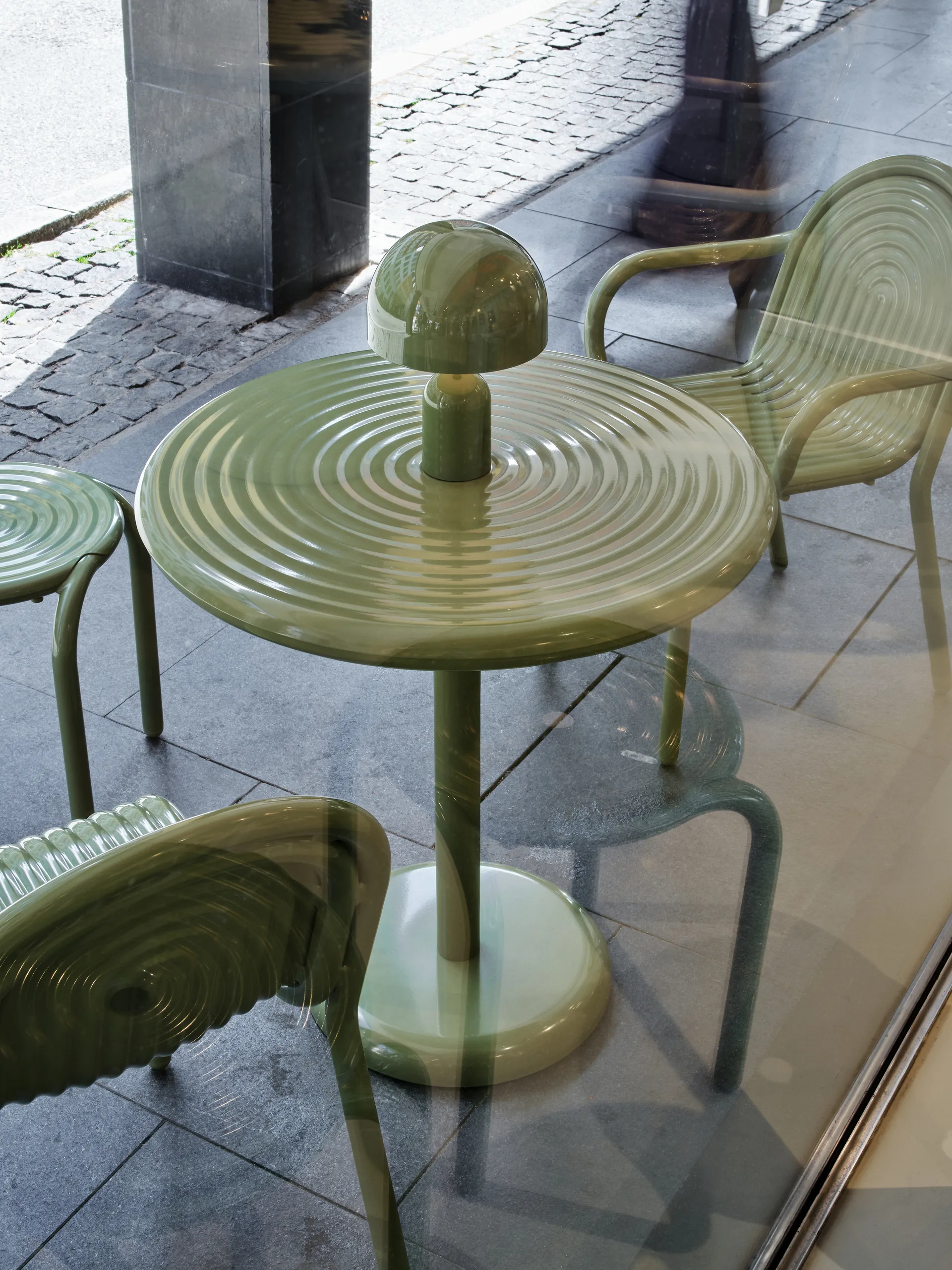 Groove stolik kawiarniany okrągły - Moss, Ø70 cm Tom Dixon