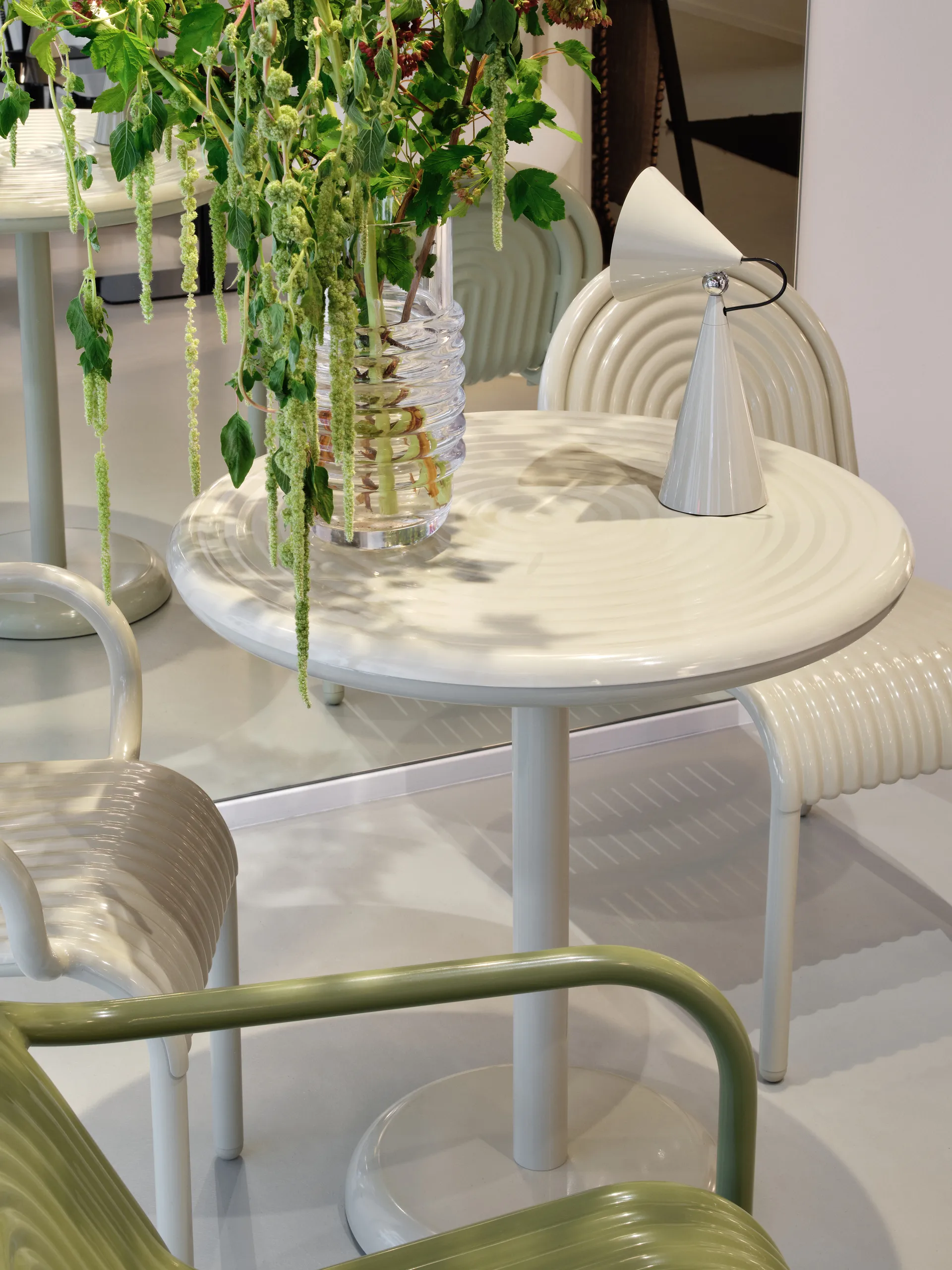 Groove stolik kawiarniany okrągły - Putty, Ø70 cm Tom Dixon