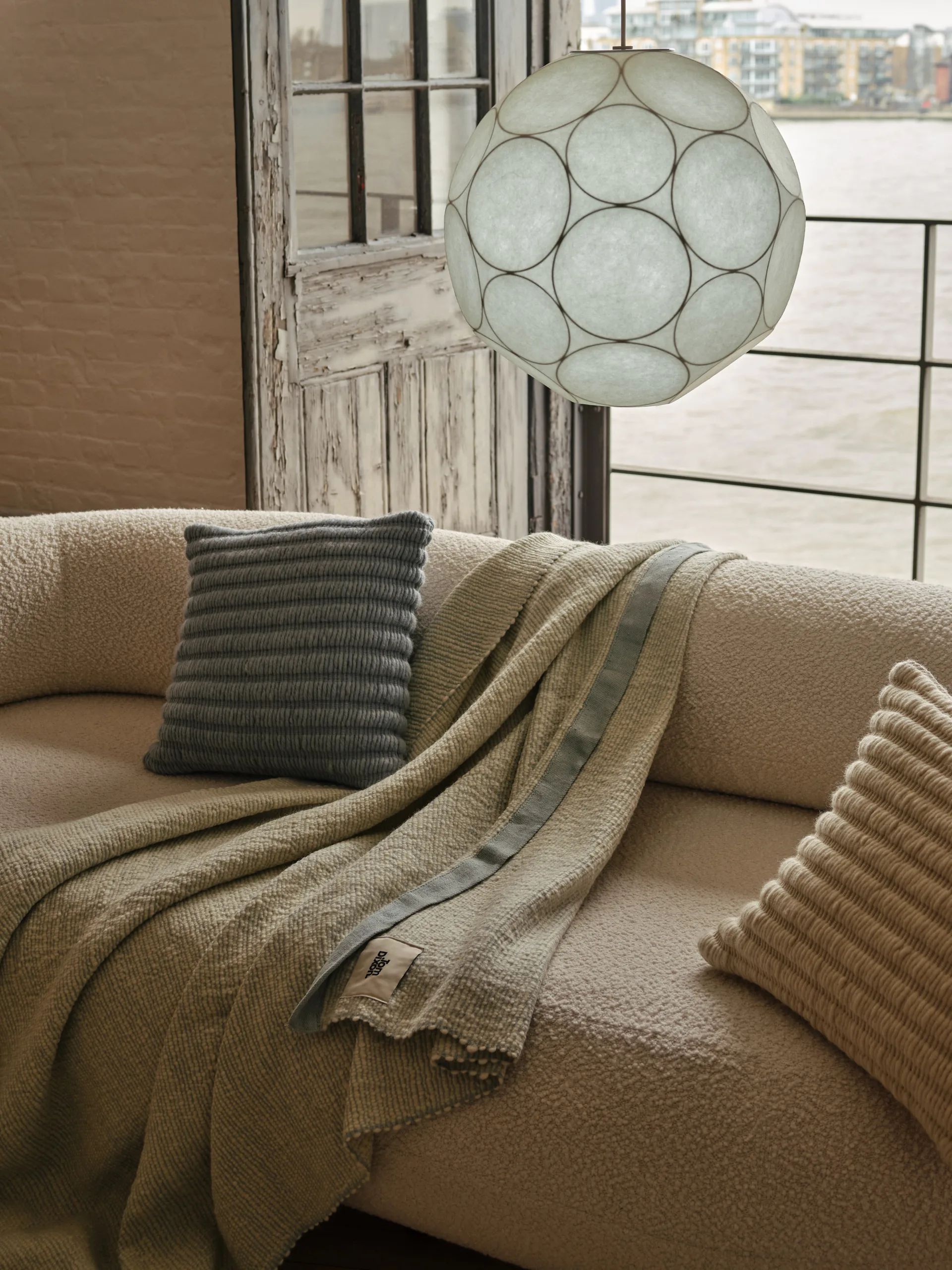 Koc Thread 140x180 cm, Blue & White Tom Dixon