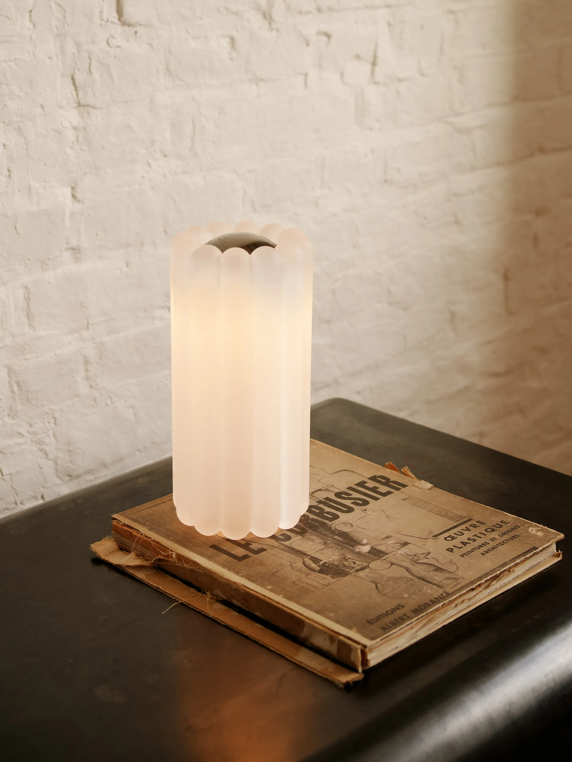 Lampa stołowa Press LED 23,5 cm, Frosted Tom Dixon