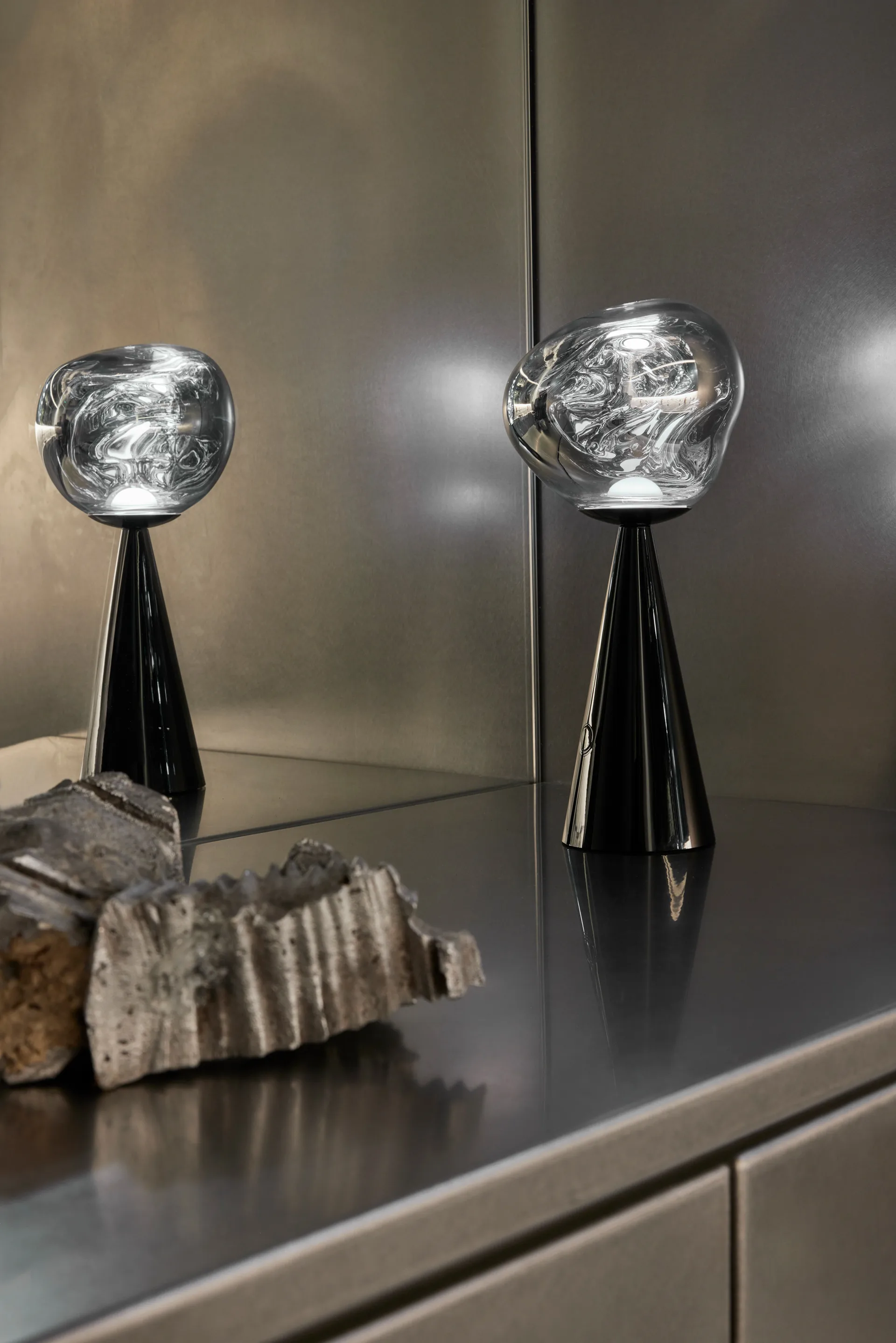 Lampa stołowa przenośna Melt LED 28,5 cm, Czarny Tom Dixon