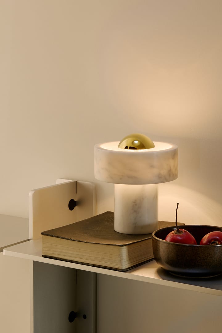 Lampa stołowa przenośna Stone LED 28 cm, Marmur-złoto Tom Dixon