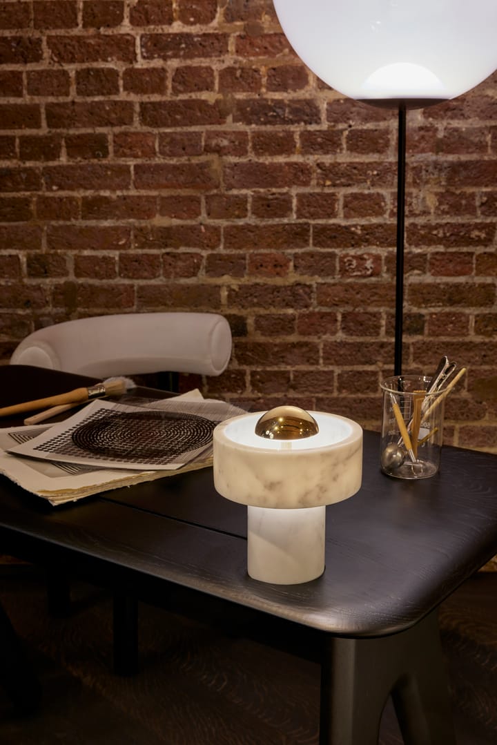 Lampa stołowa przenośna Stone LED 28 cm, Marmur-złoto Tom Dixon