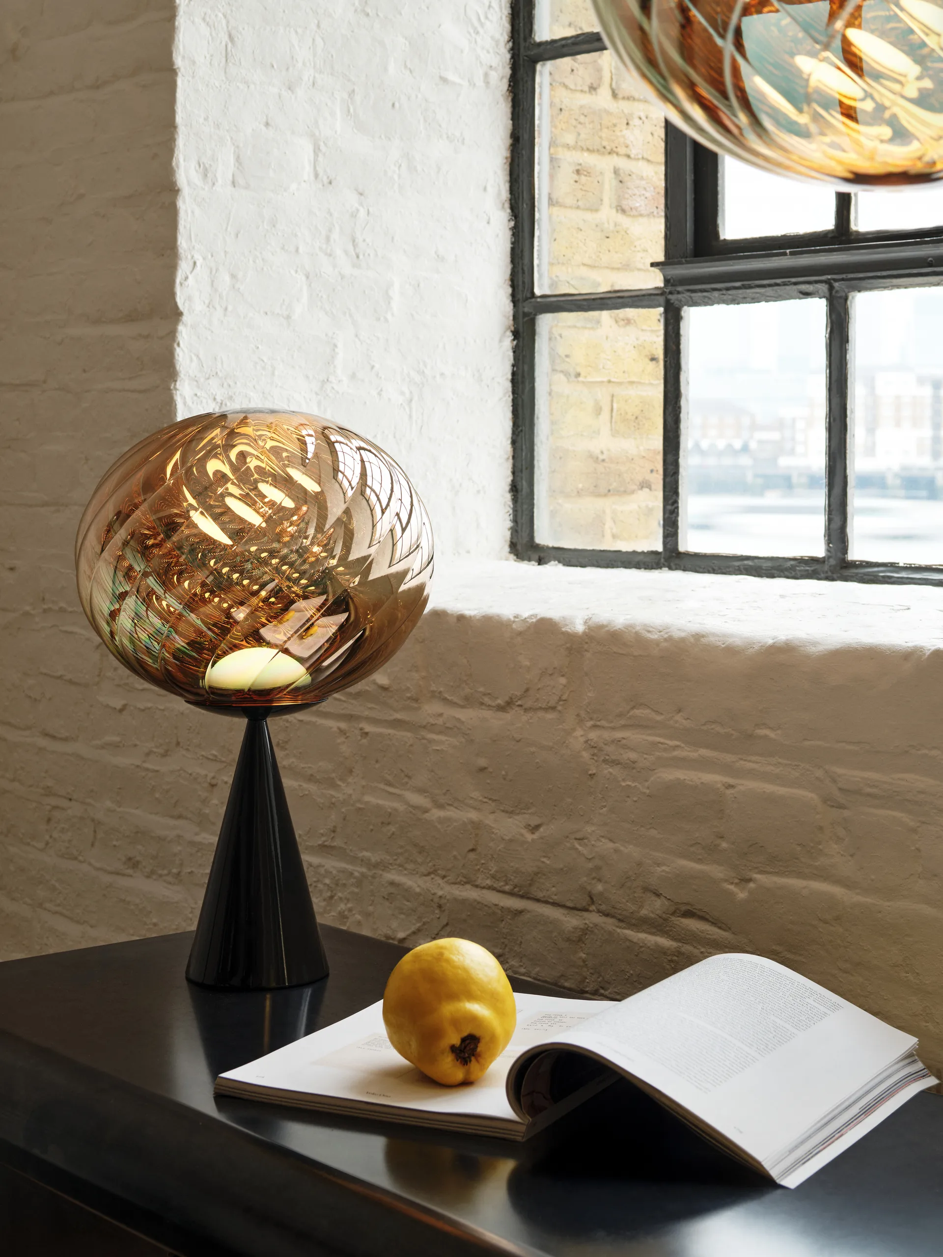 Lampa stołowa Whirl cone fat, Gold-black Tom Dixon