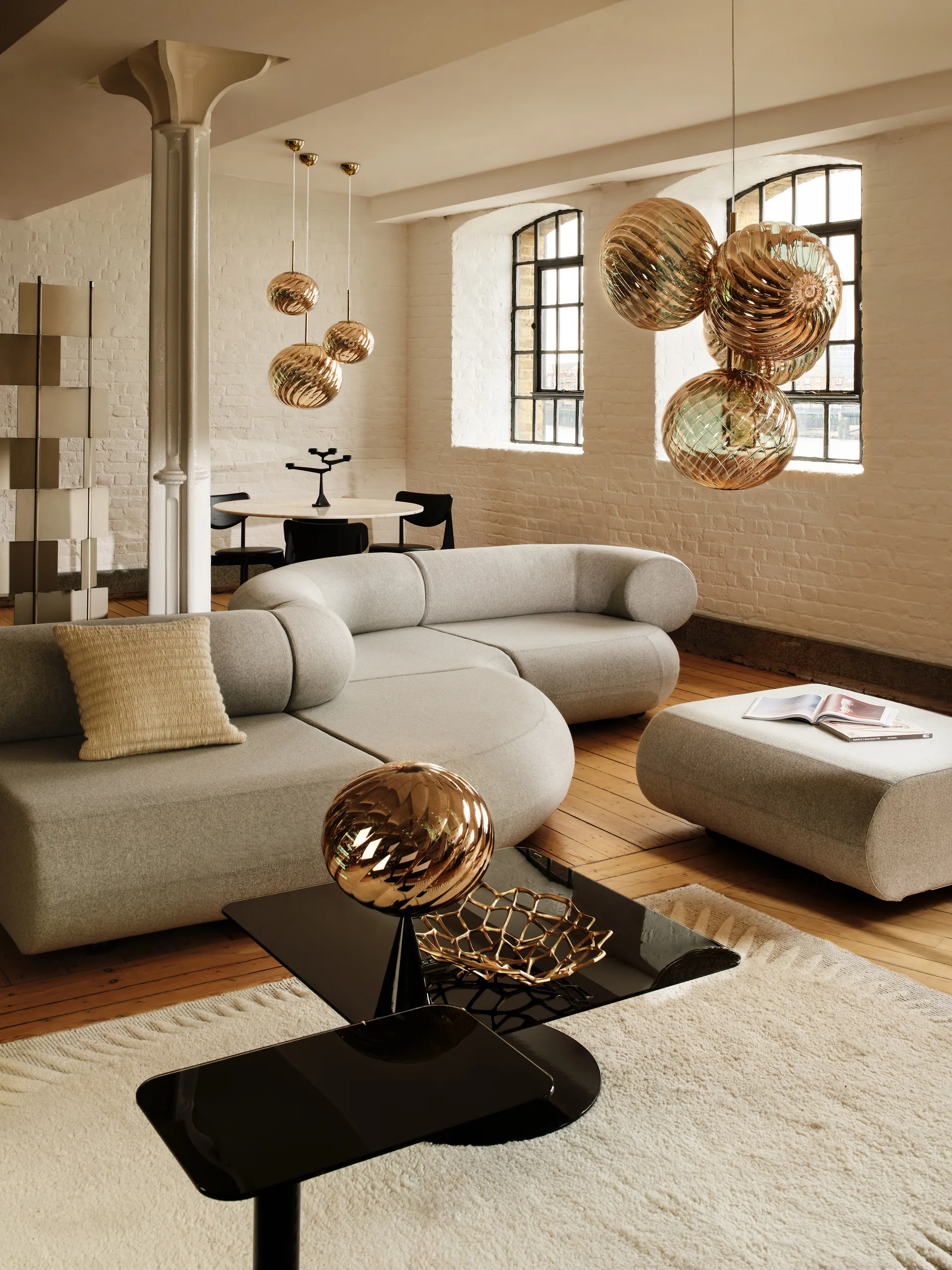 Lampa stołowa Whirl cone fat, Gold-black Tom Dixon