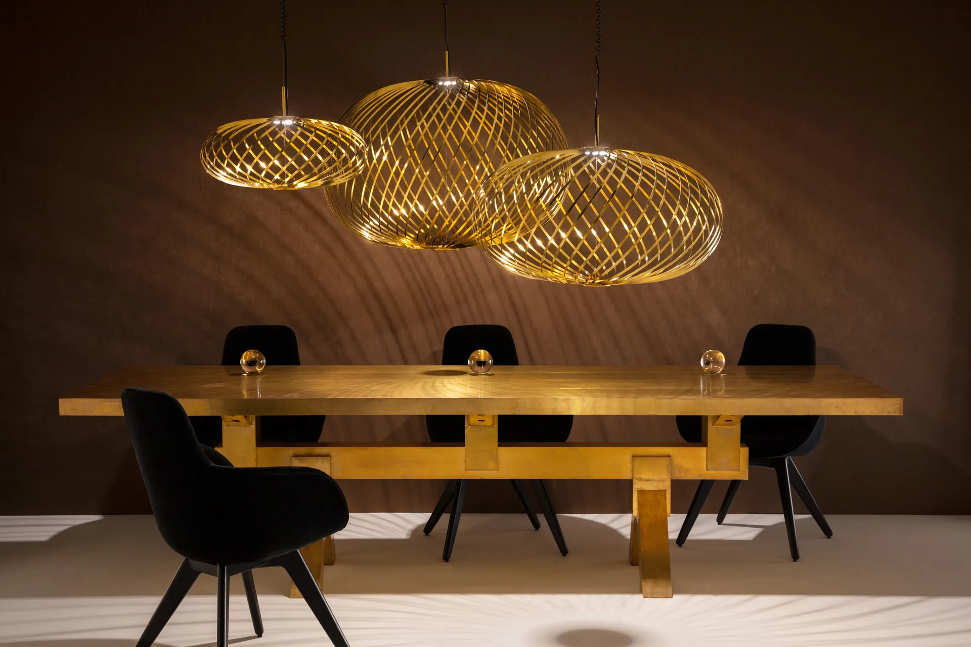 Lampa wisząca Spring LED mosiądz, Mały Tom Dixon